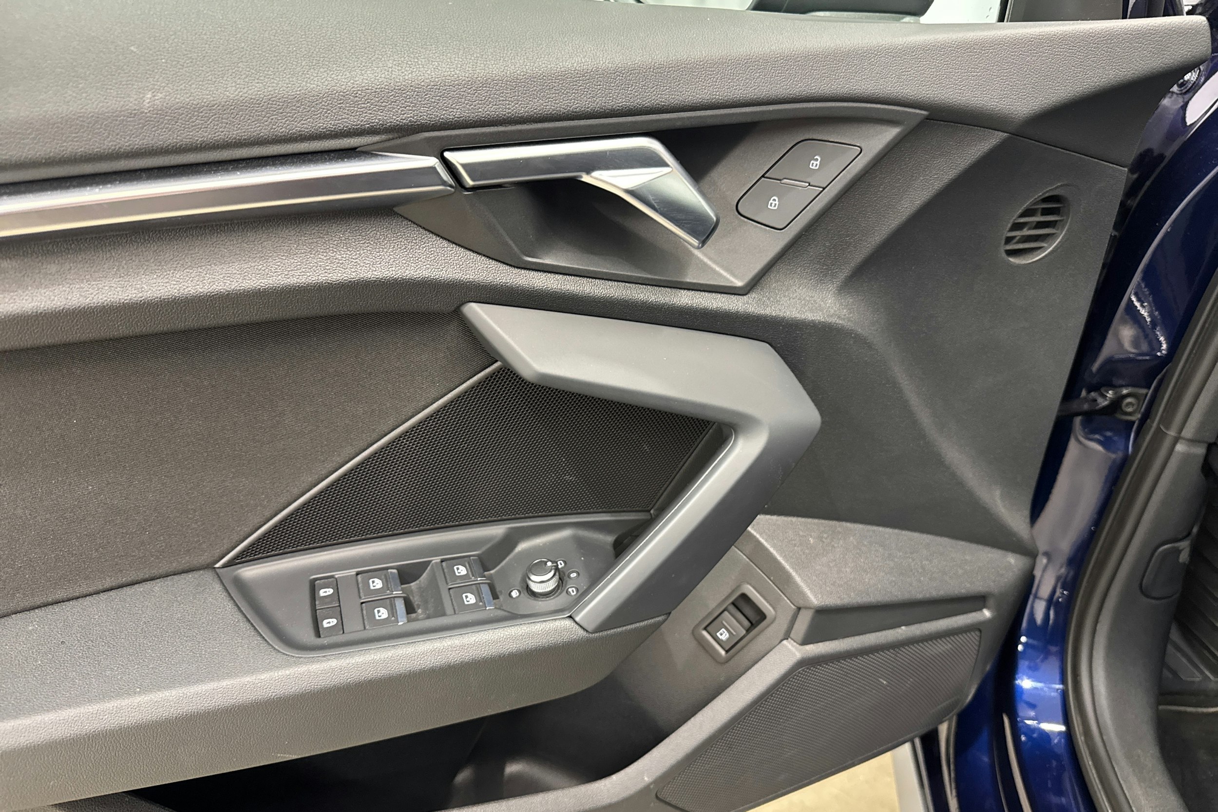 sininen Audi A3 2021 kuva 16.