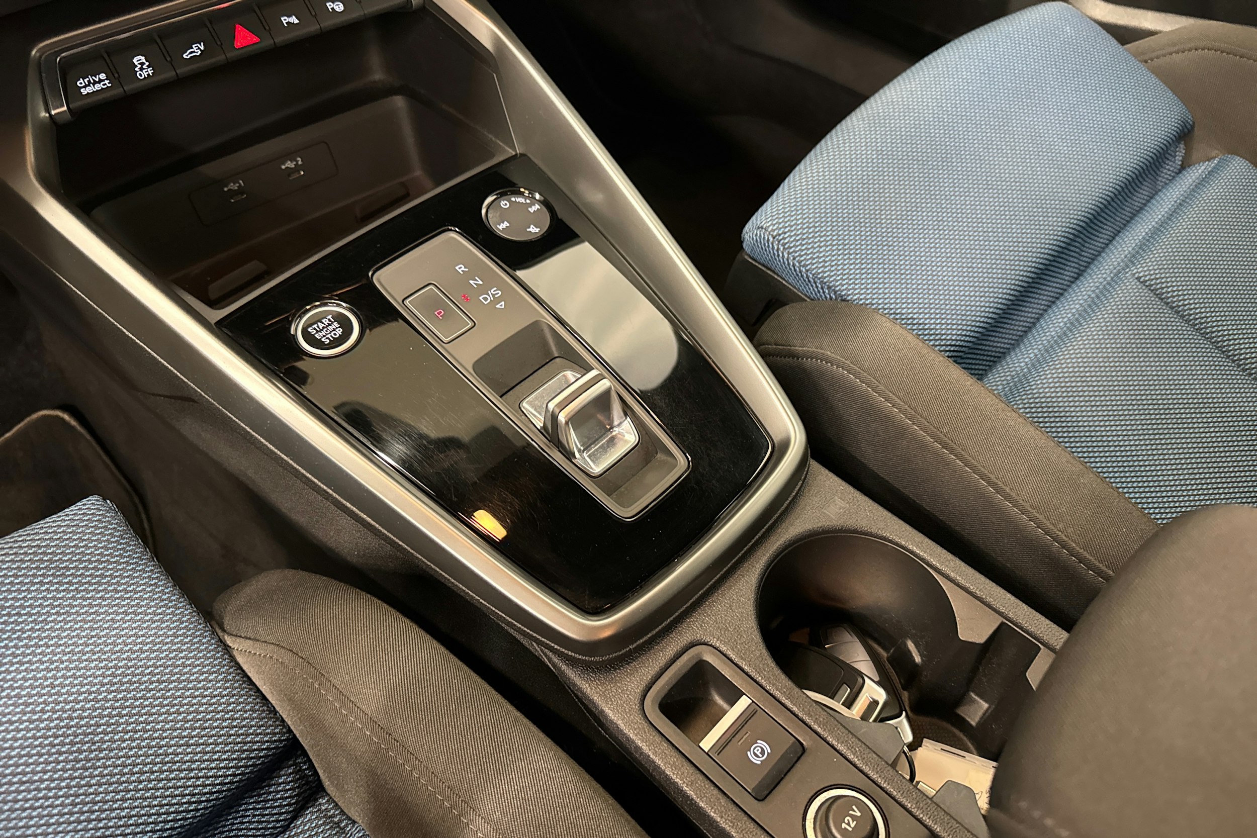 sininen Audi A3 2021 kuva 17.