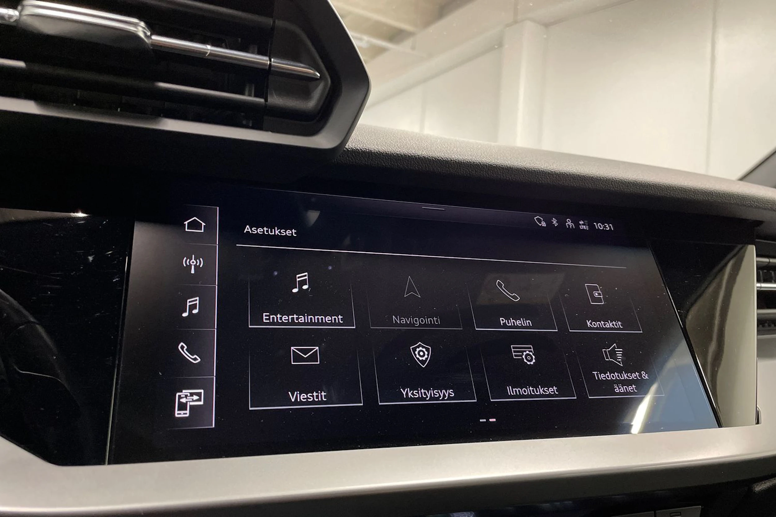 harmaa Audi A3 2021 kuva 16.