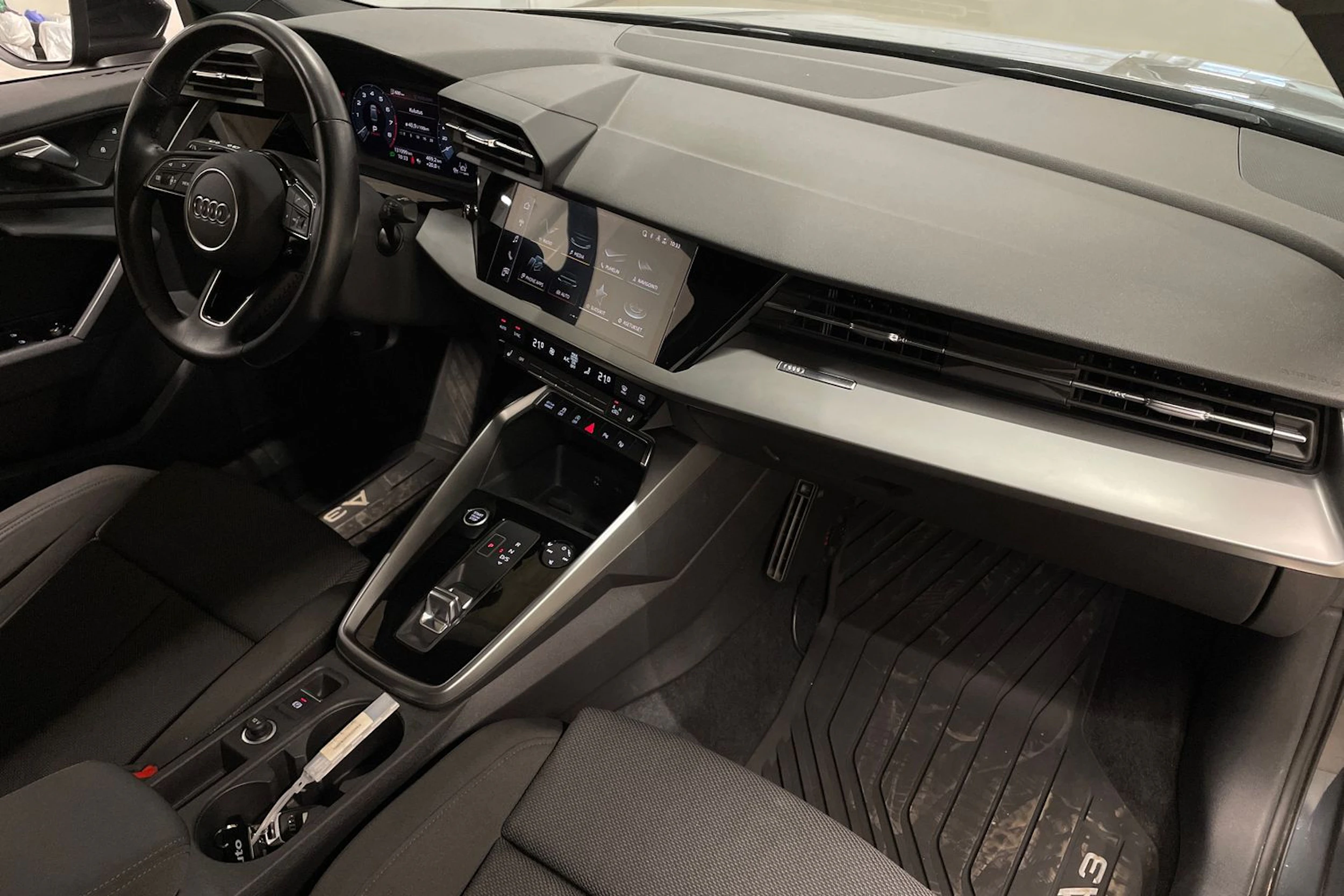 harmaa Audi A3 2021 kuva 26.