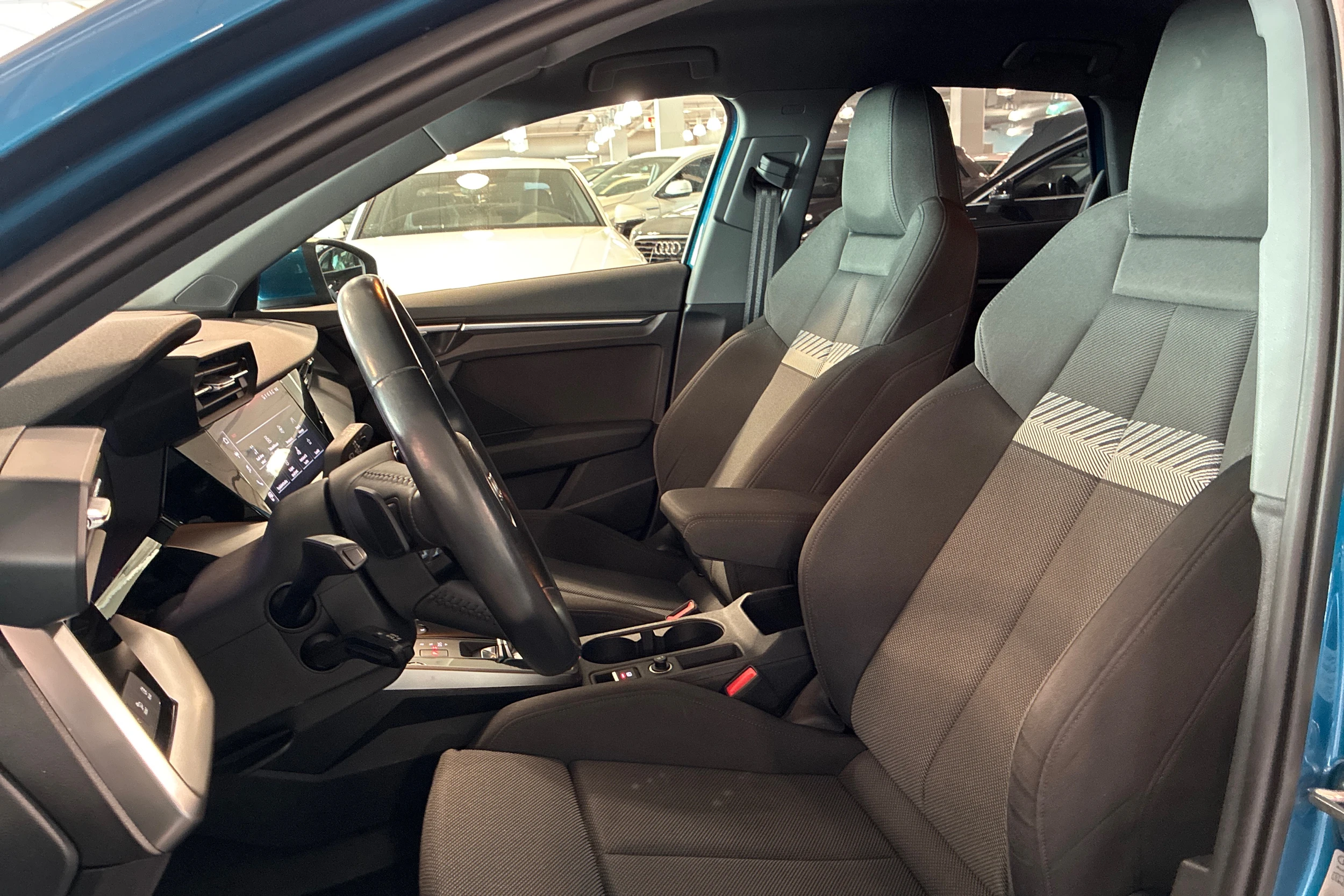Sininen Audi A3 2021 kuva 15.