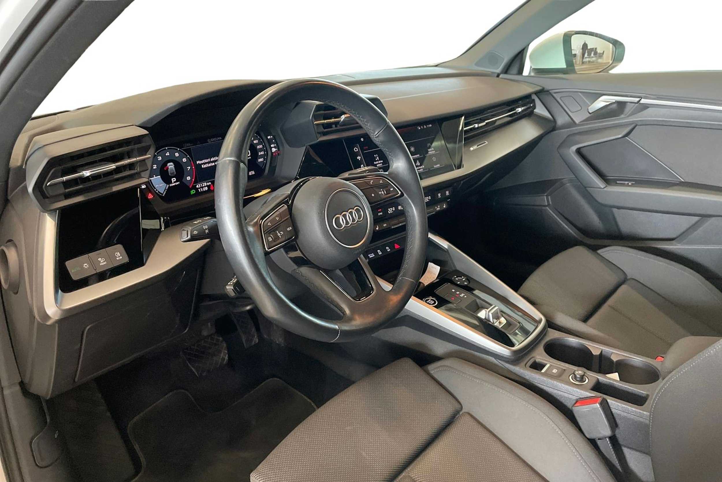 valkoinen Audi A3 2021 kuva 7.
