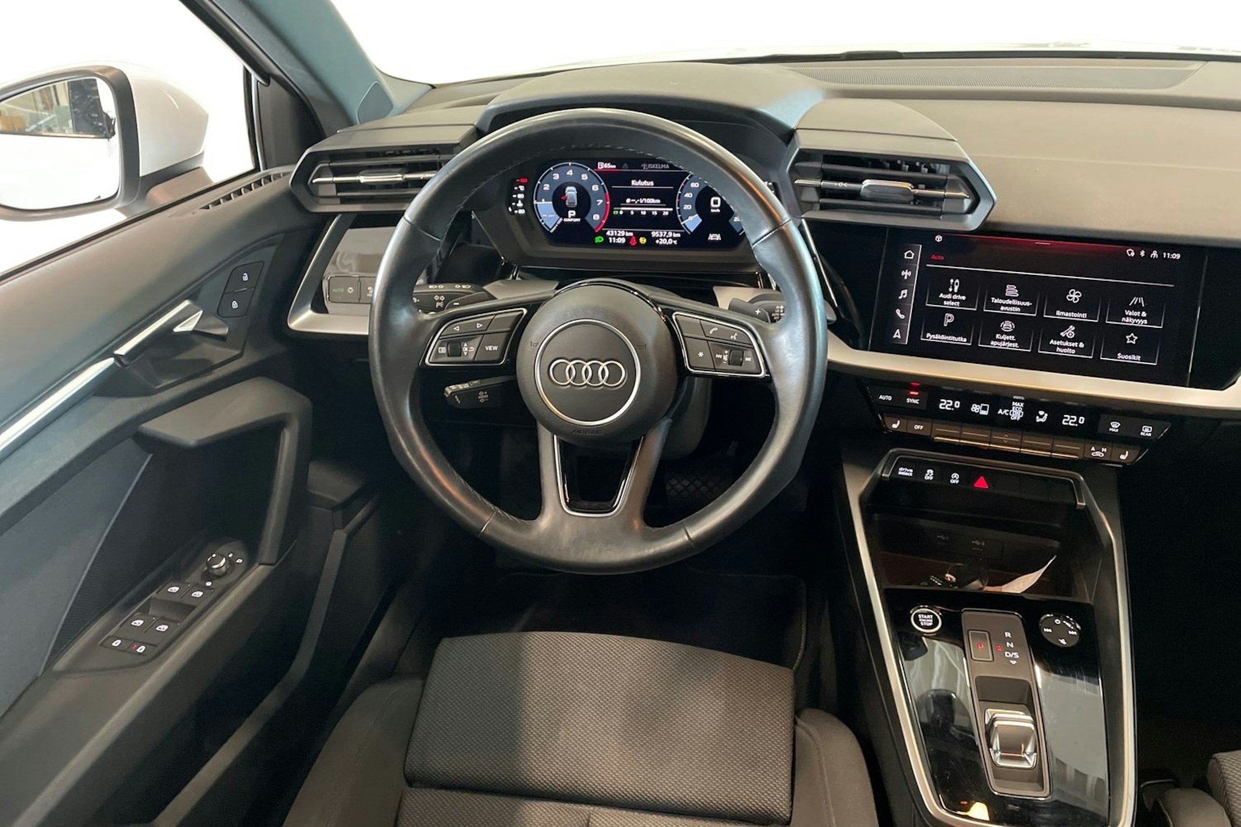 valkoinen Audi A3 2021 kuva 9.