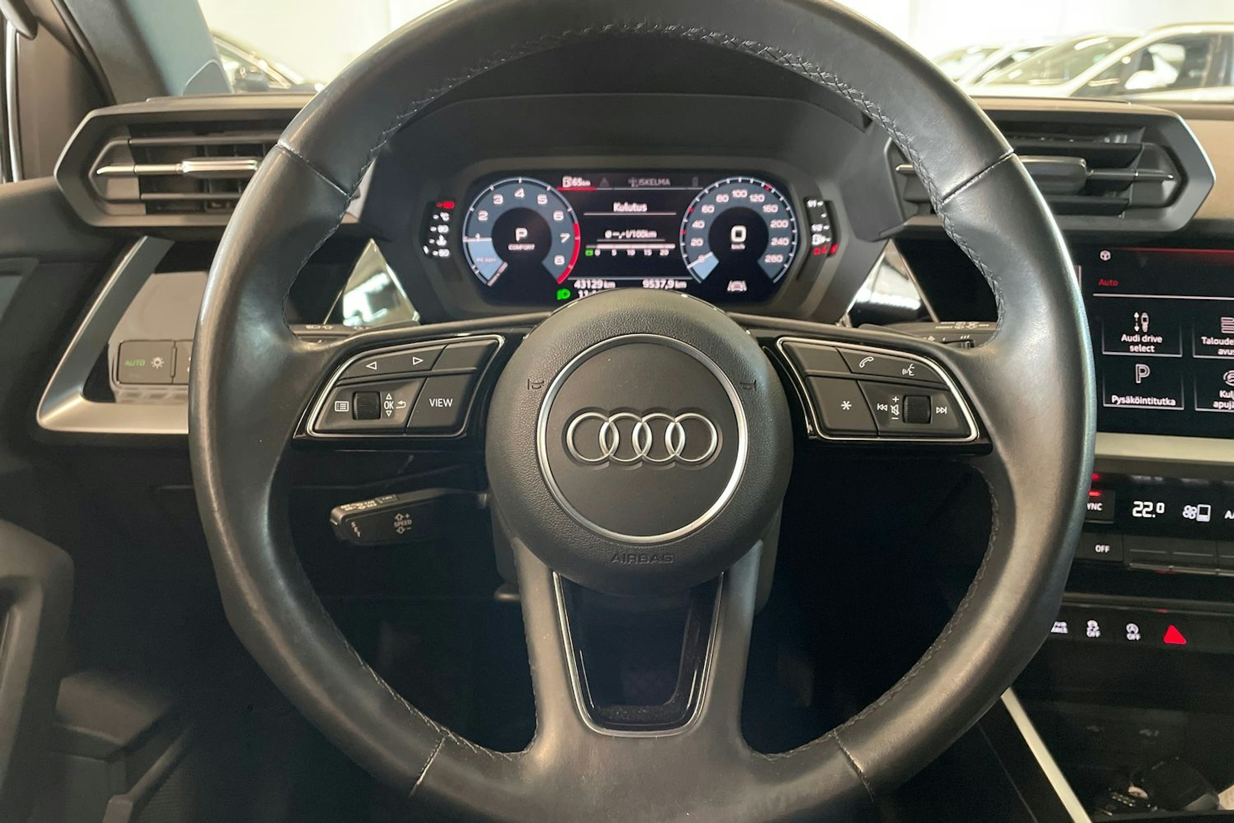 valkoinen Audi A3 2021 kuva 15.