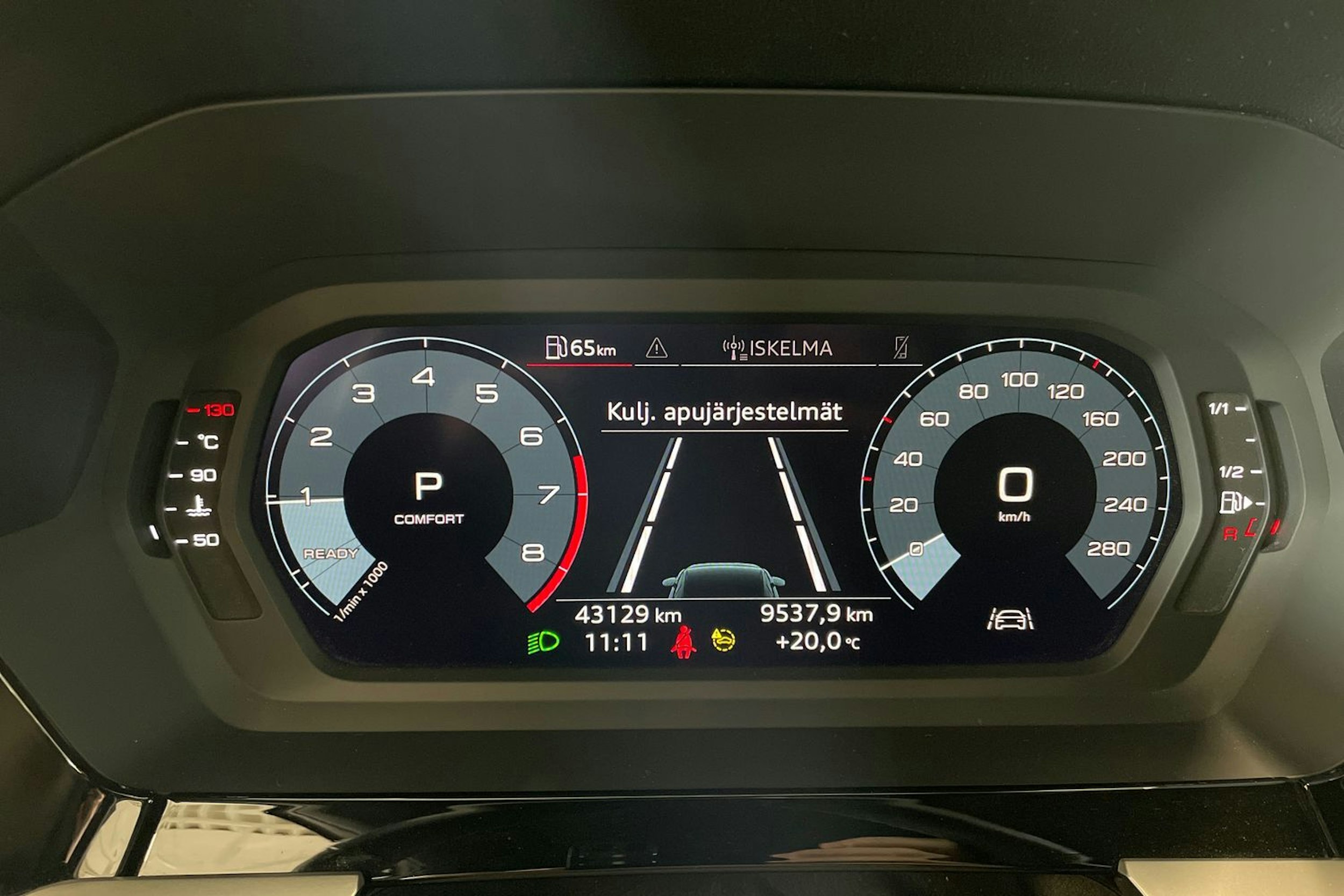 valkoinen Audi A3 2021 kuva 19.
