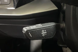 Valkoinen Audi A3 2021 kuva 8.