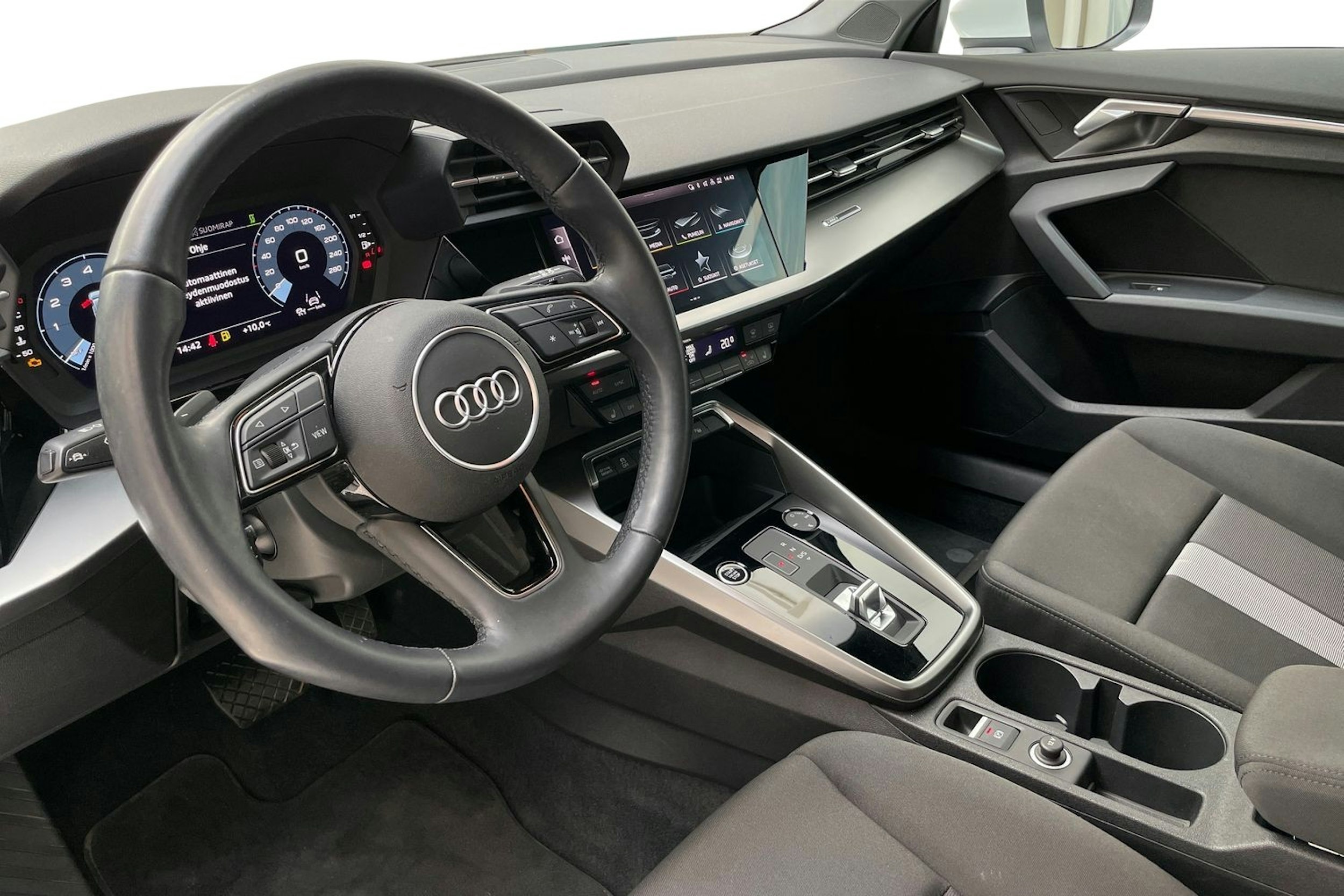 valkoinen Audi A3 2021 kuva 7.