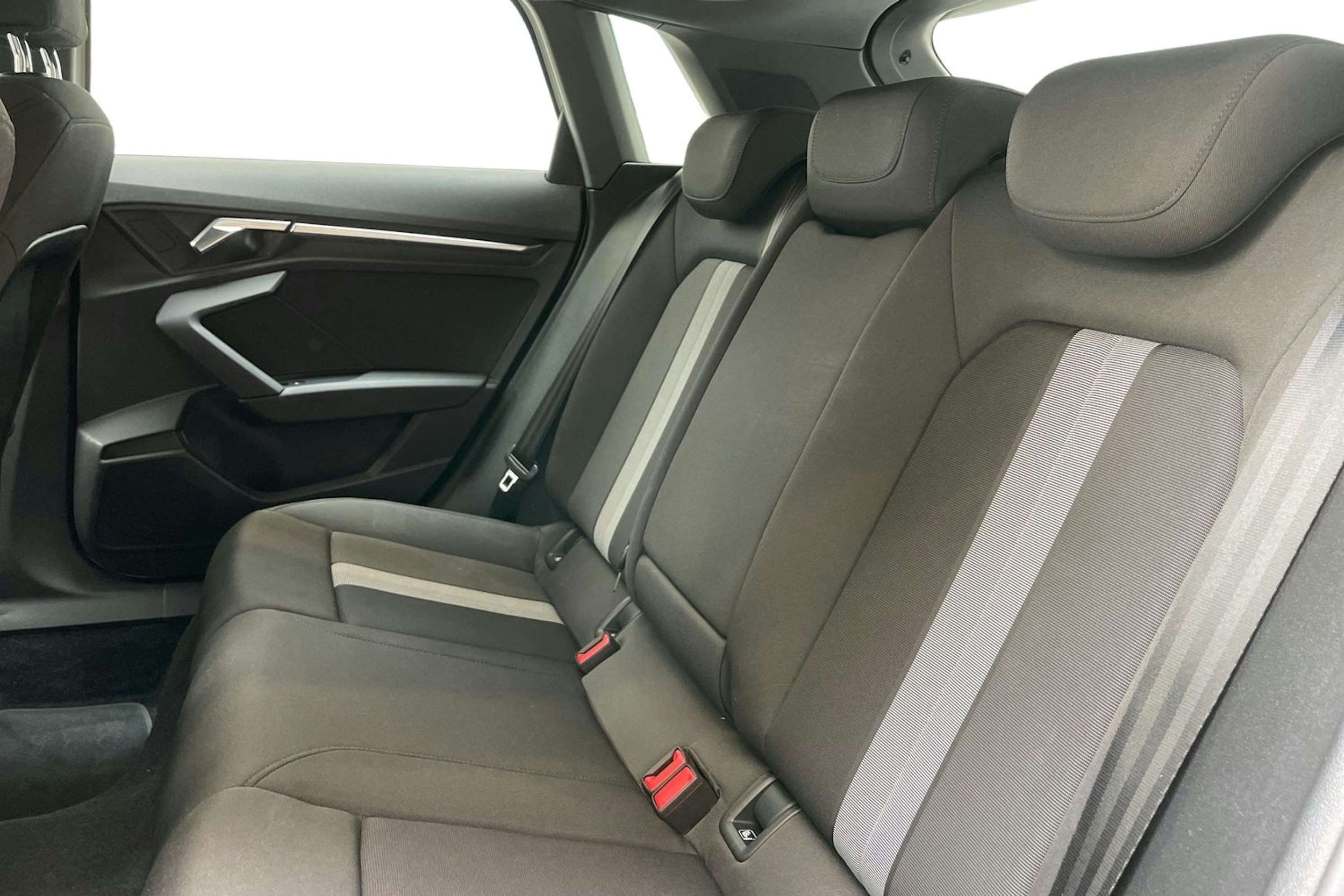 valkoinen Audi A3 2021 kuva 10.