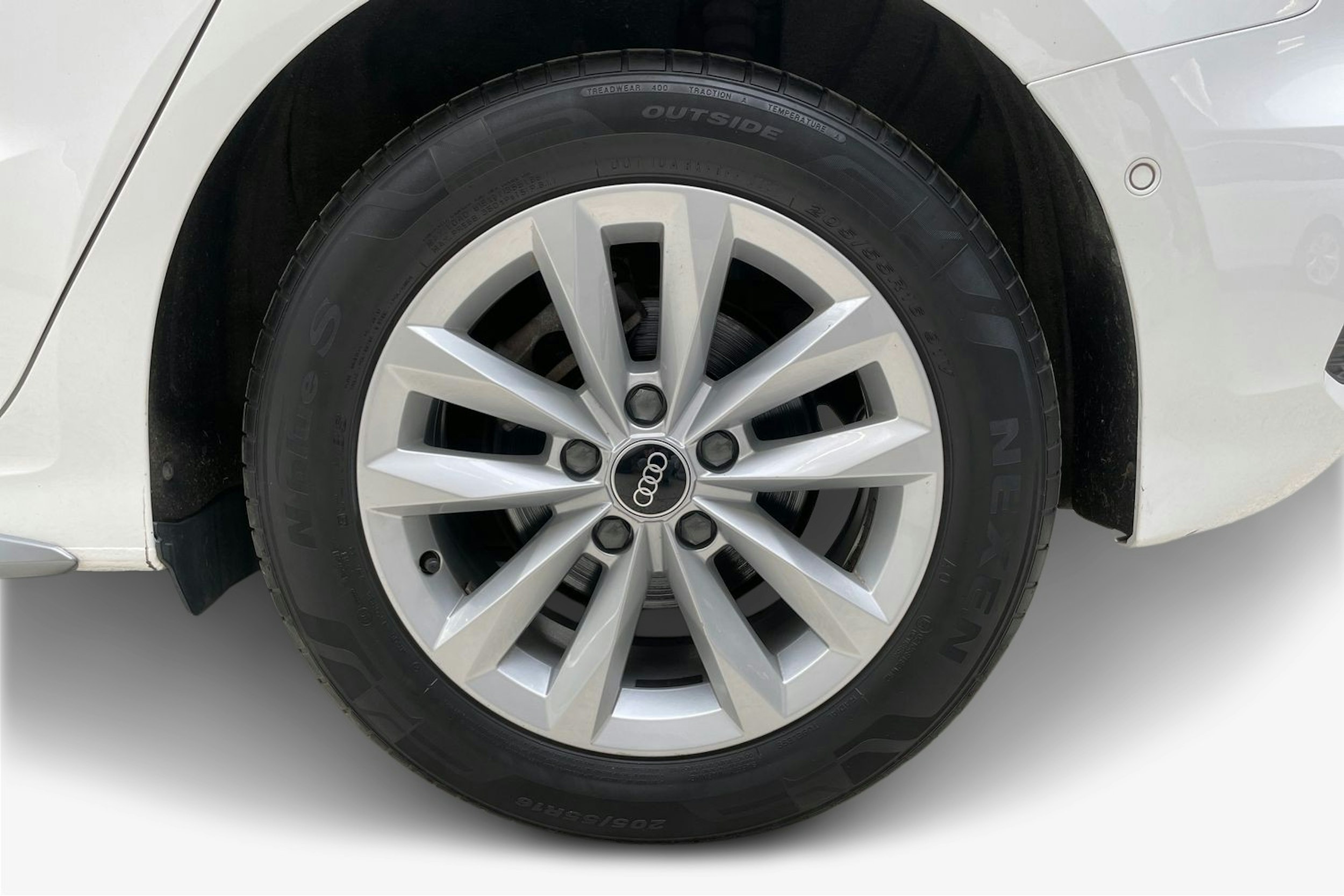 valkoinen Audi A3 2021 kuva 11.