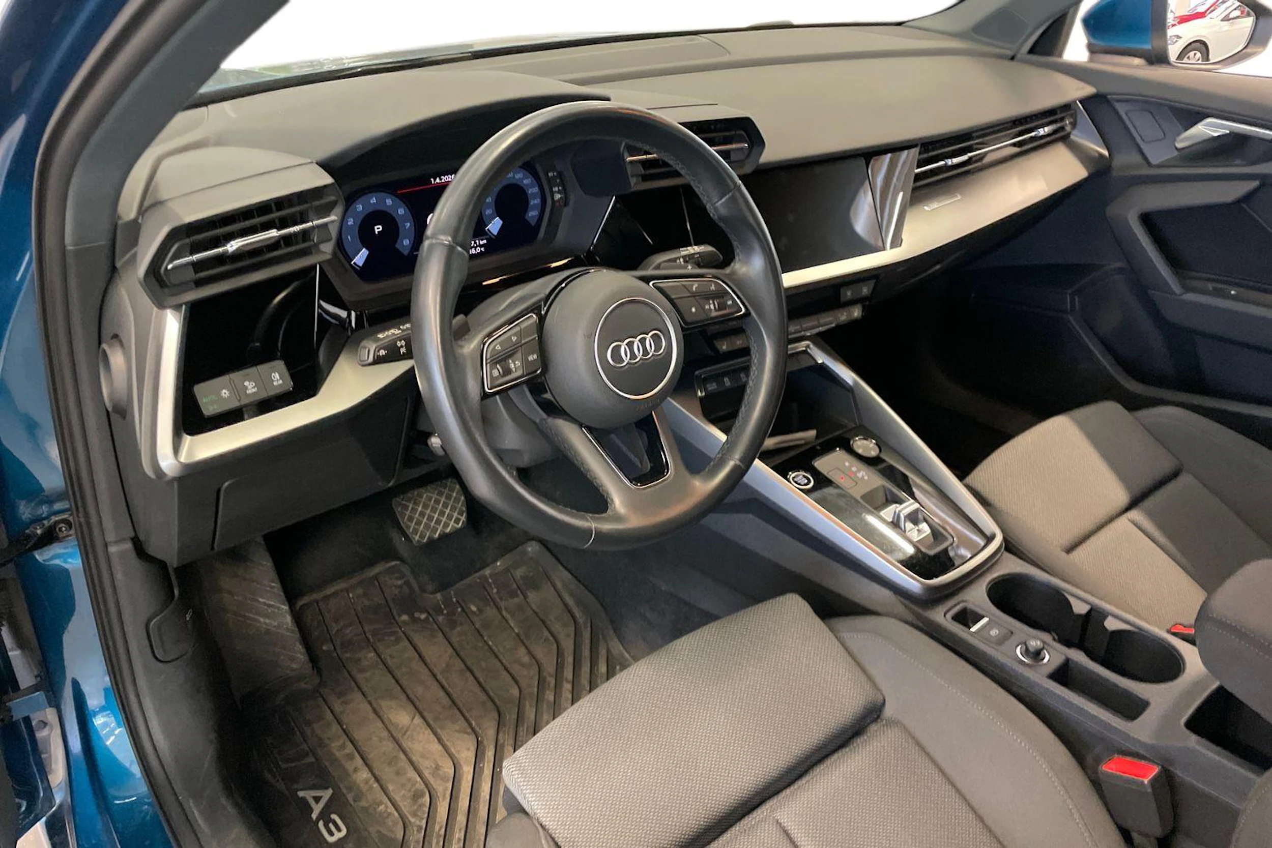 sininen Audi A3 2021 kuva 3.