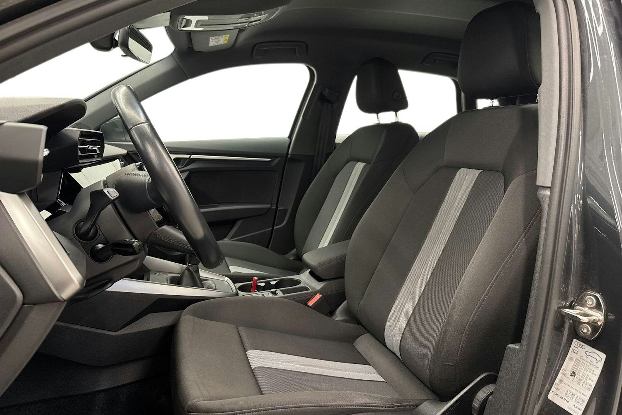 harmaa Audi A3 2021 kuva 11.