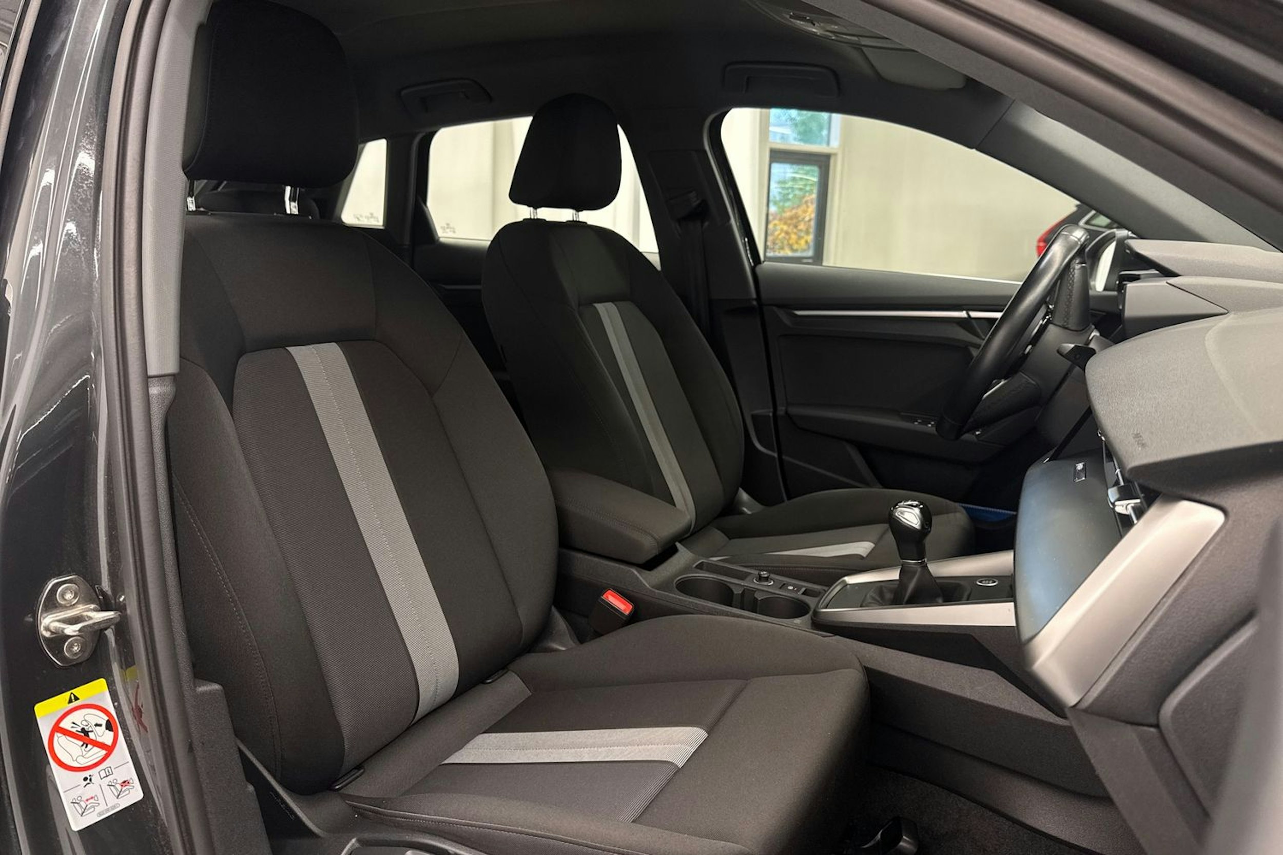 harmaa Audi A3 2021 kuva 13.