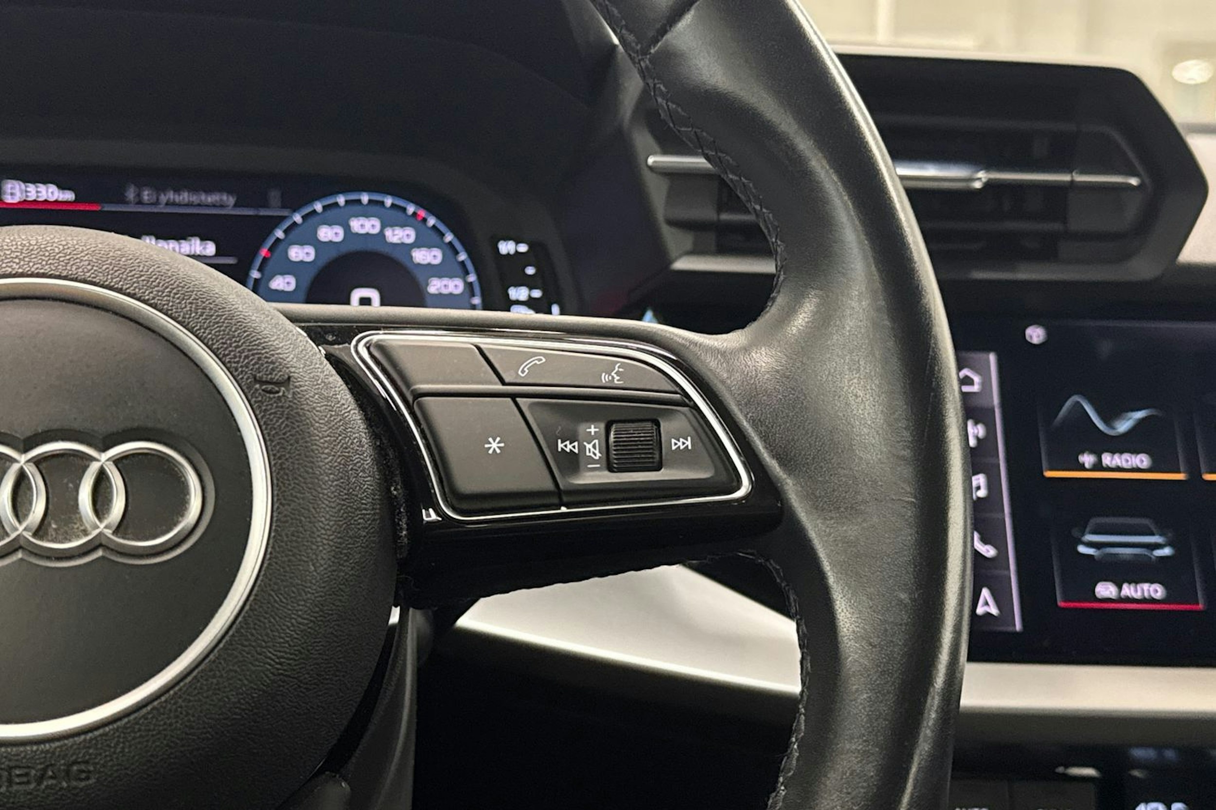 harmaa Audi A3 2021 kuva 16.