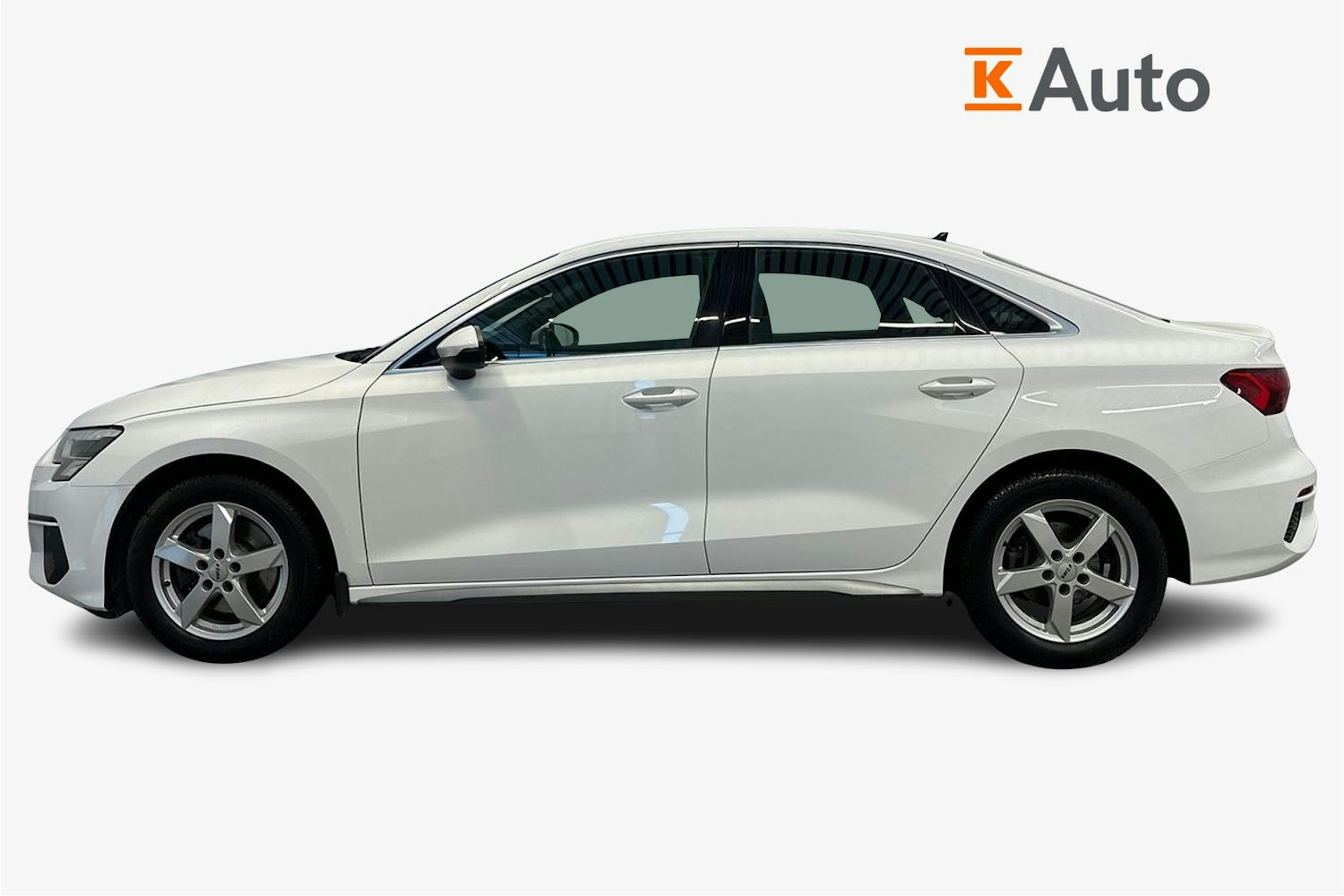 valkoinen Audi A3 2021 kuva 6.