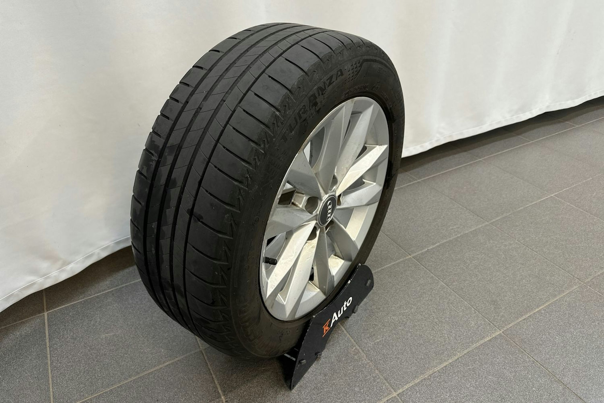 valkoinen Audi A3 2021 kuva 13.