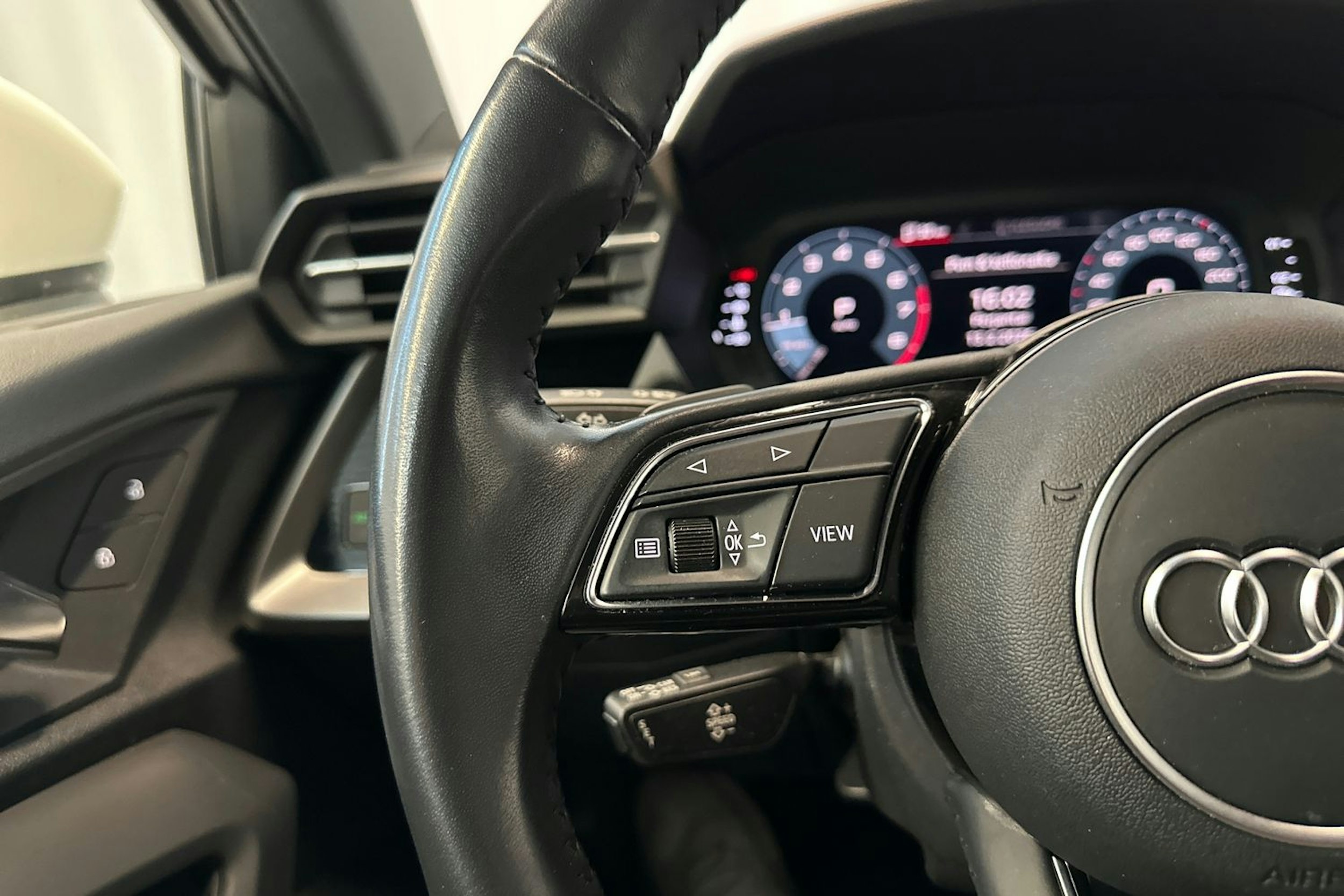 valkoinen Audi A3 2021 kuva 15.