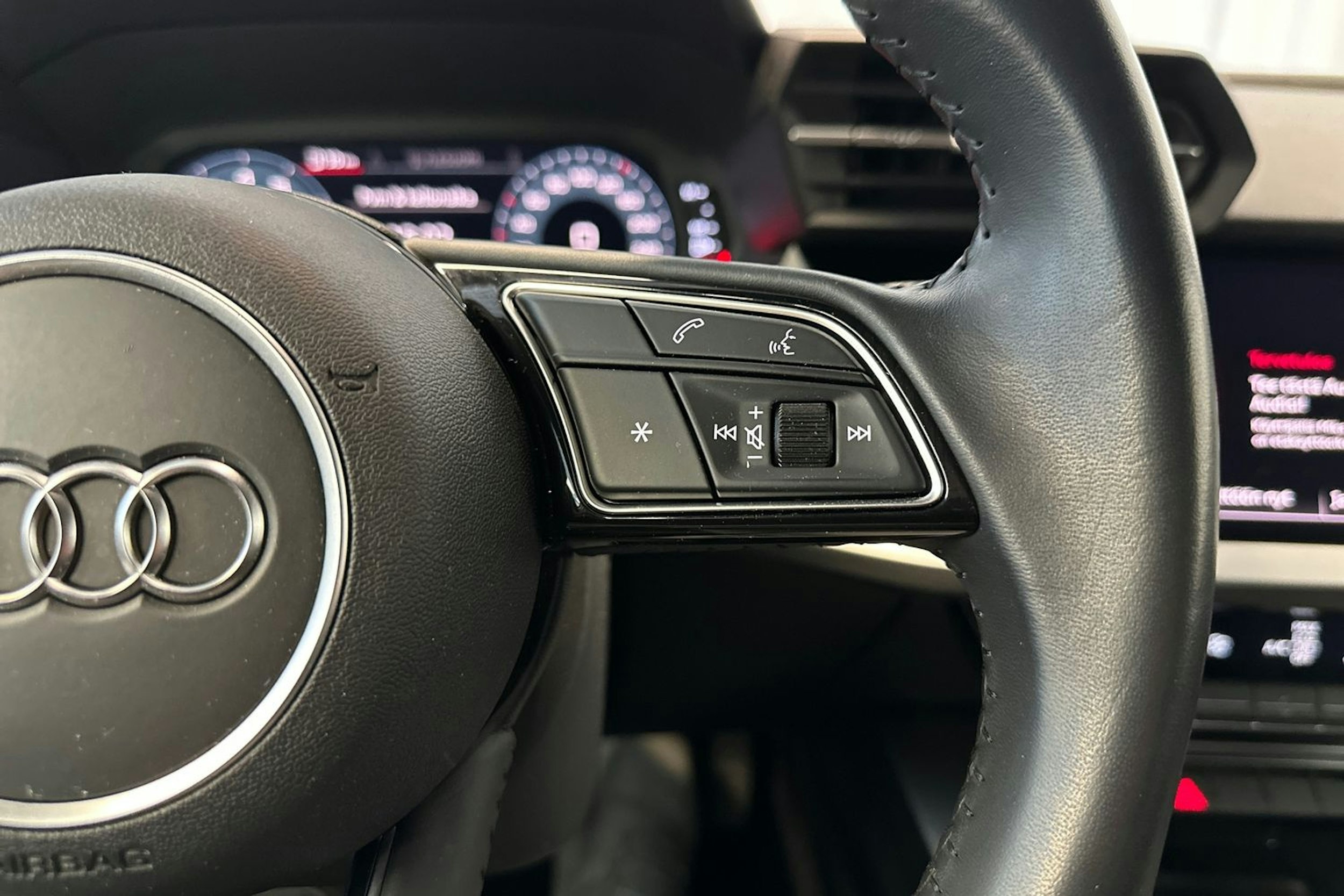 valkoinen Audi A3 2021 kuva 16.