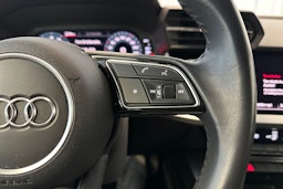 valkoinen Audi A3 2021 kuva 16.