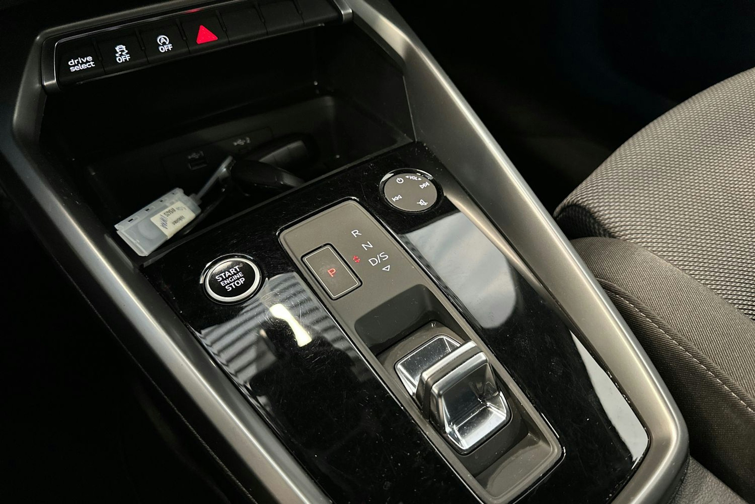 valkoinen Audi A3 2021 kuva 19.