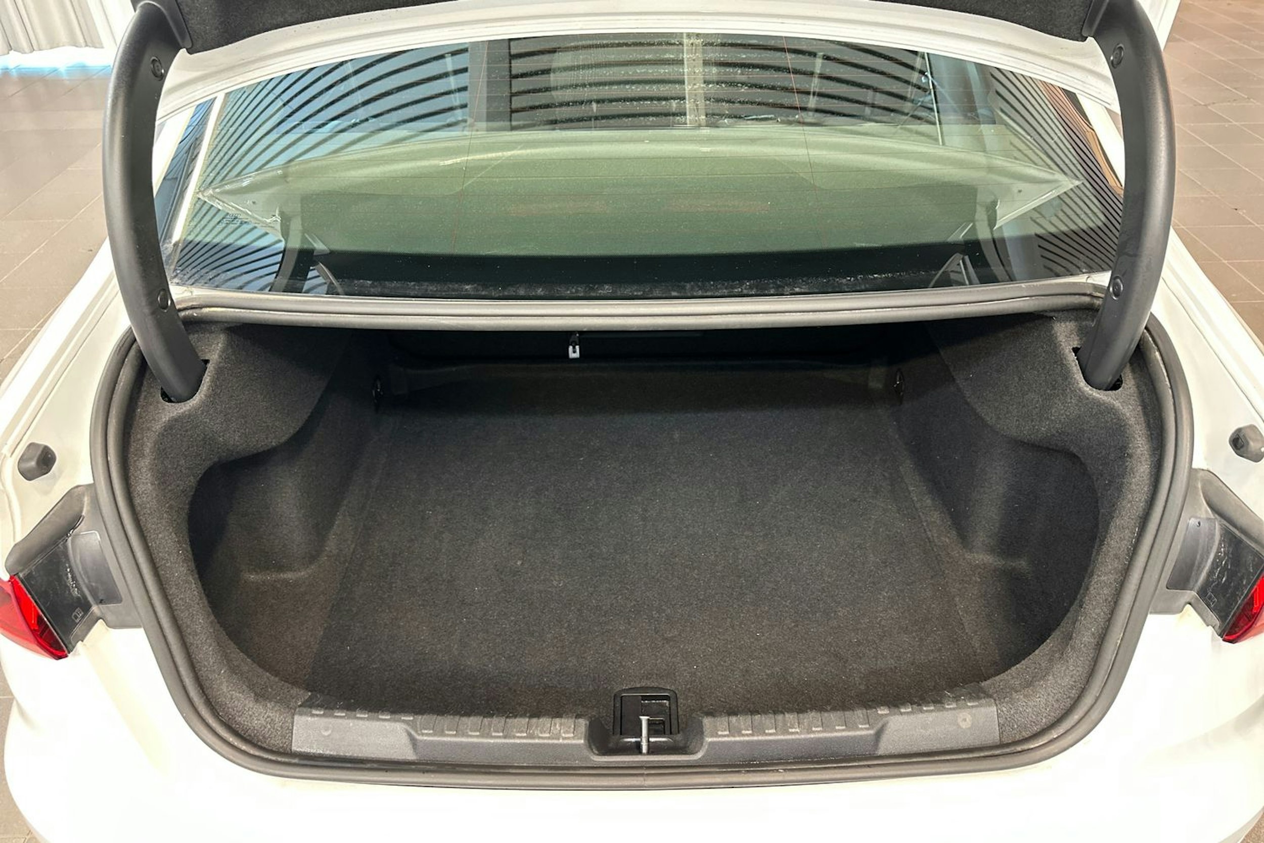 valkoinen Audi A3 2021 kuva 20.