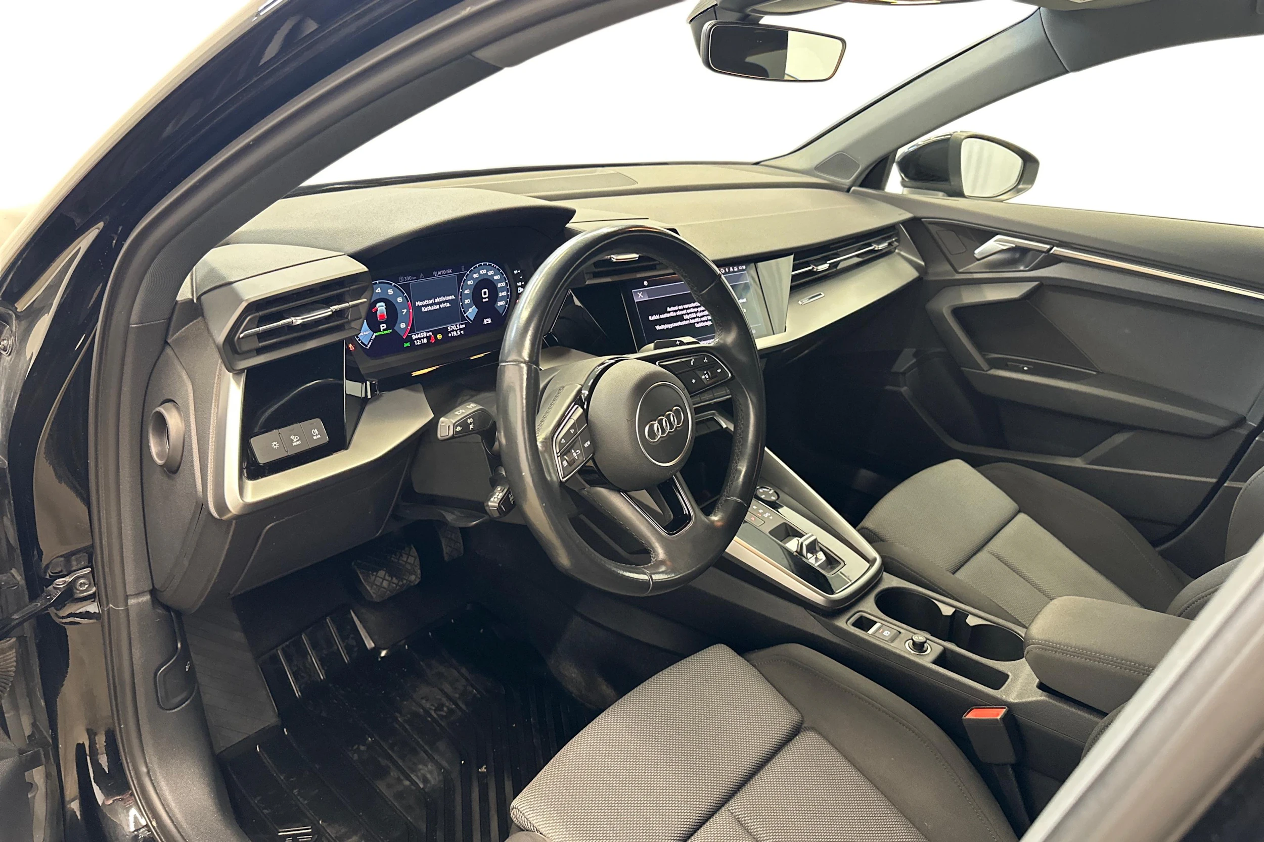 musta Audi A3 2021 kuva 8.