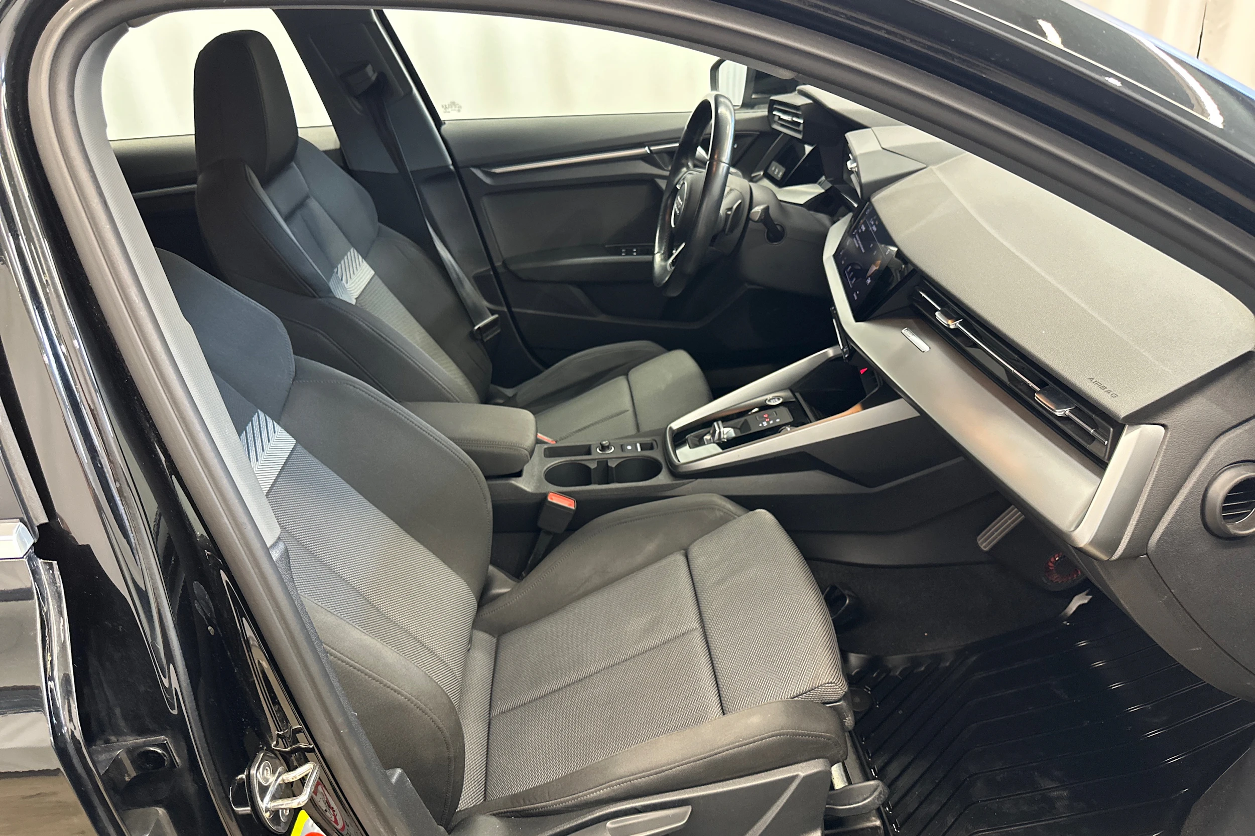 musta Audi A3 2021 kuva 13.