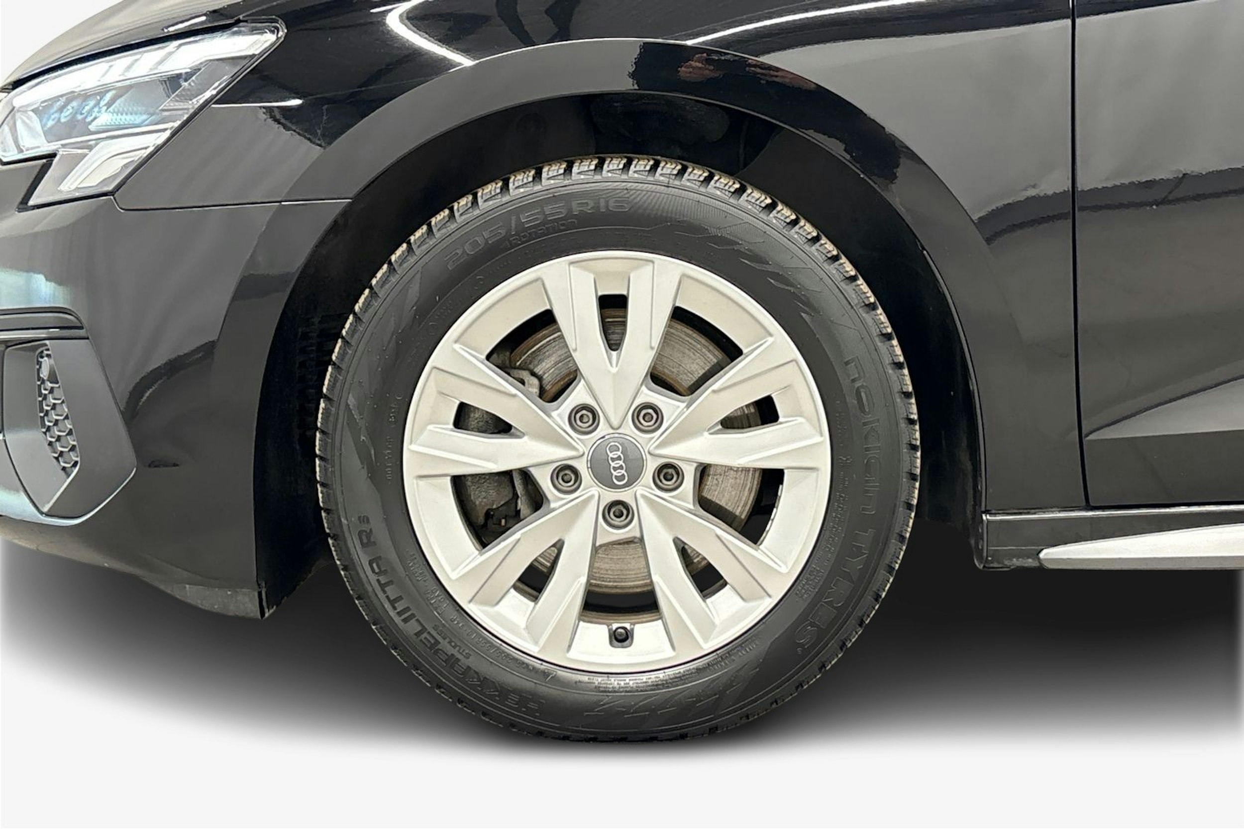 musta Audi A3 2022 kuva 11.