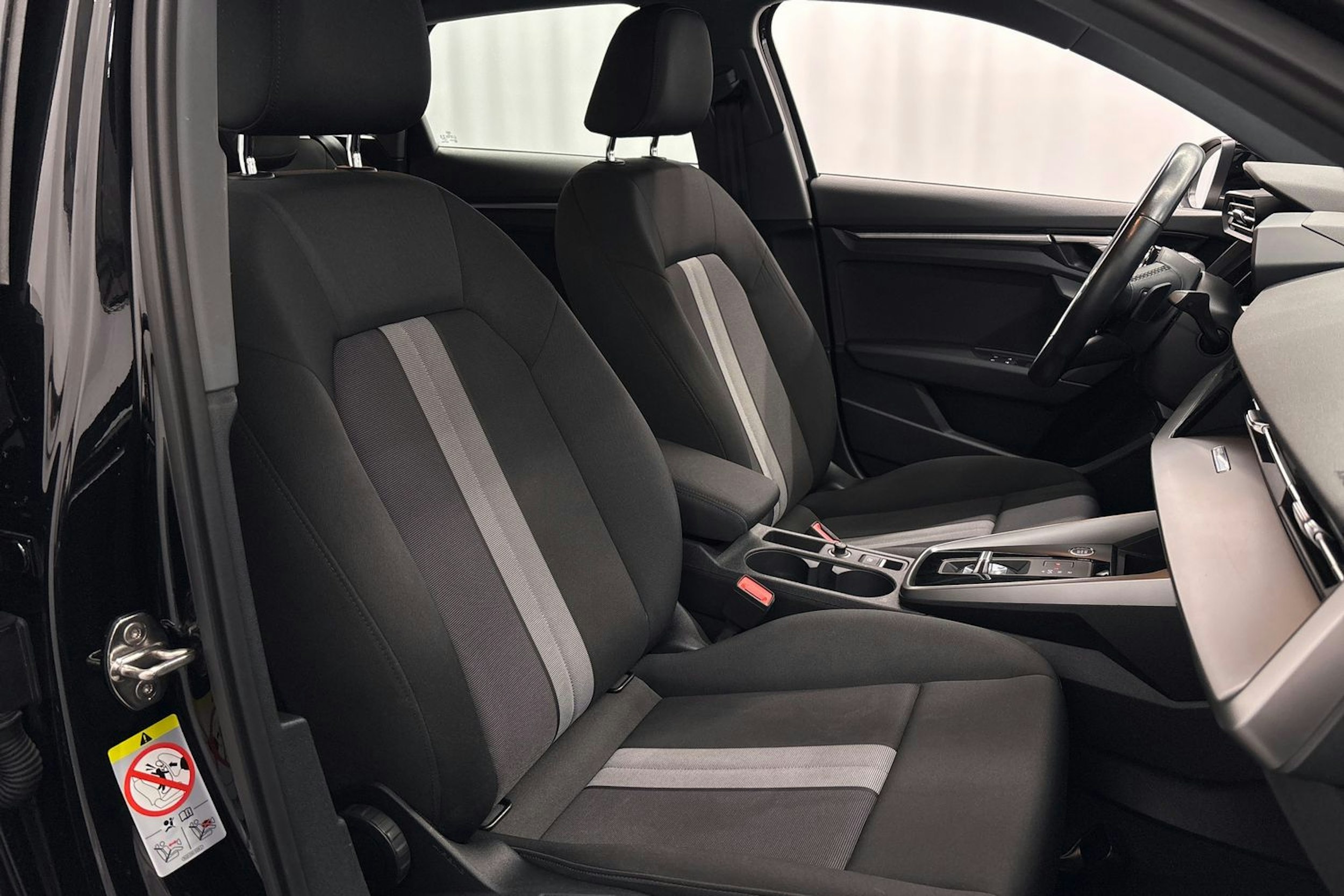 musta Audi A3 2022 kuva 14.