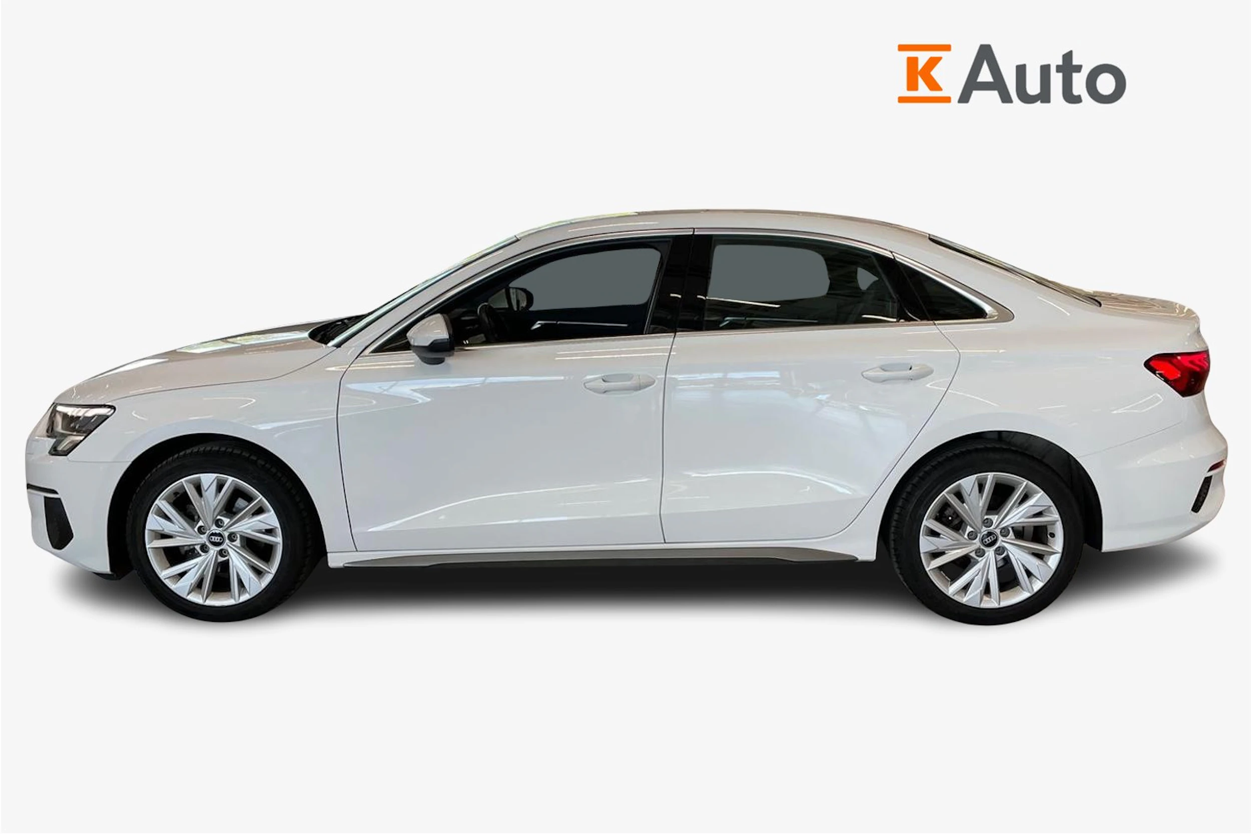 valkoinen Audi A3 2022 kuva 7.