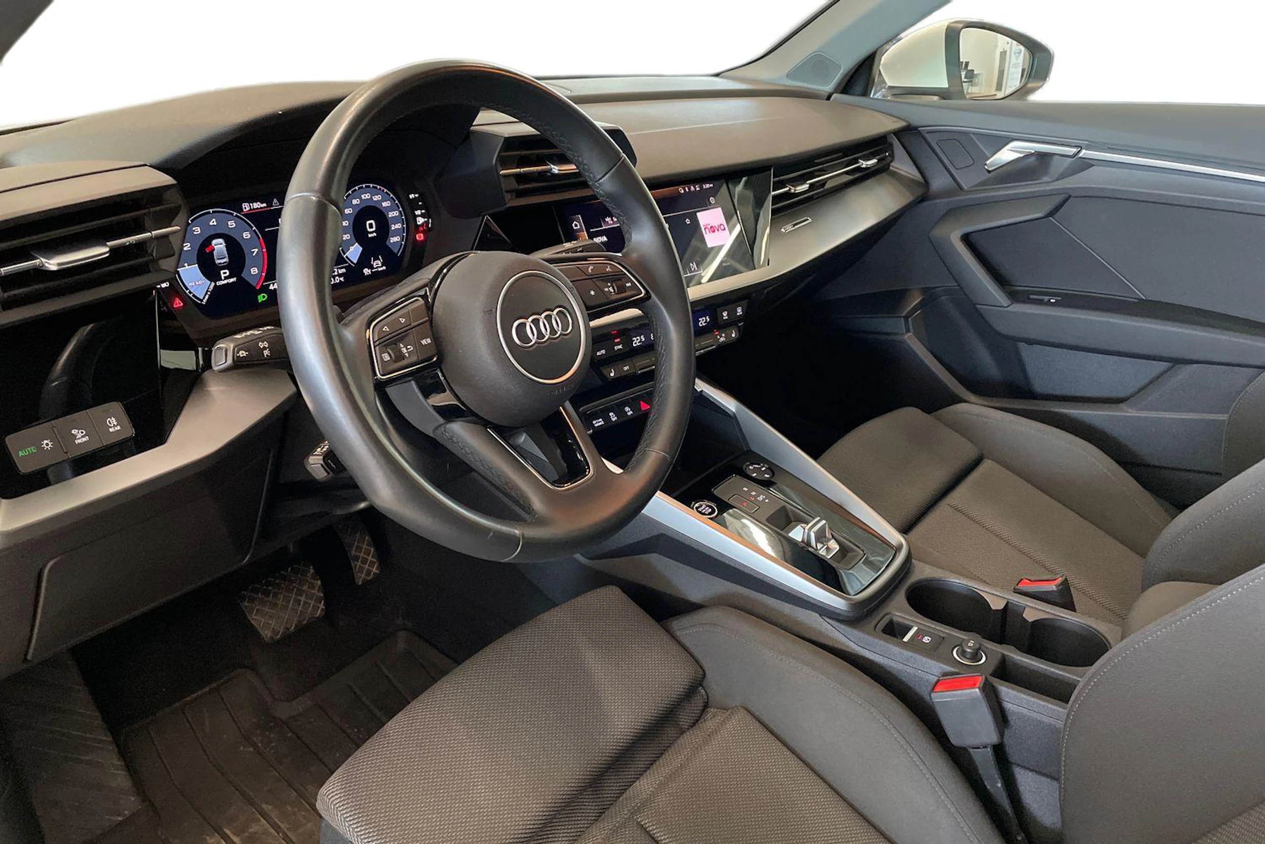 valkoinen Audi A3 2022 kuva 8.