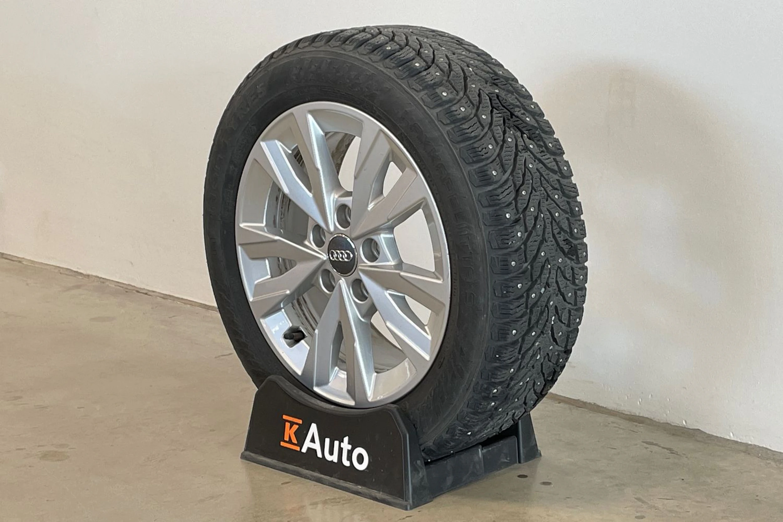 valkoinen Audi A3 2022 kuva 13.