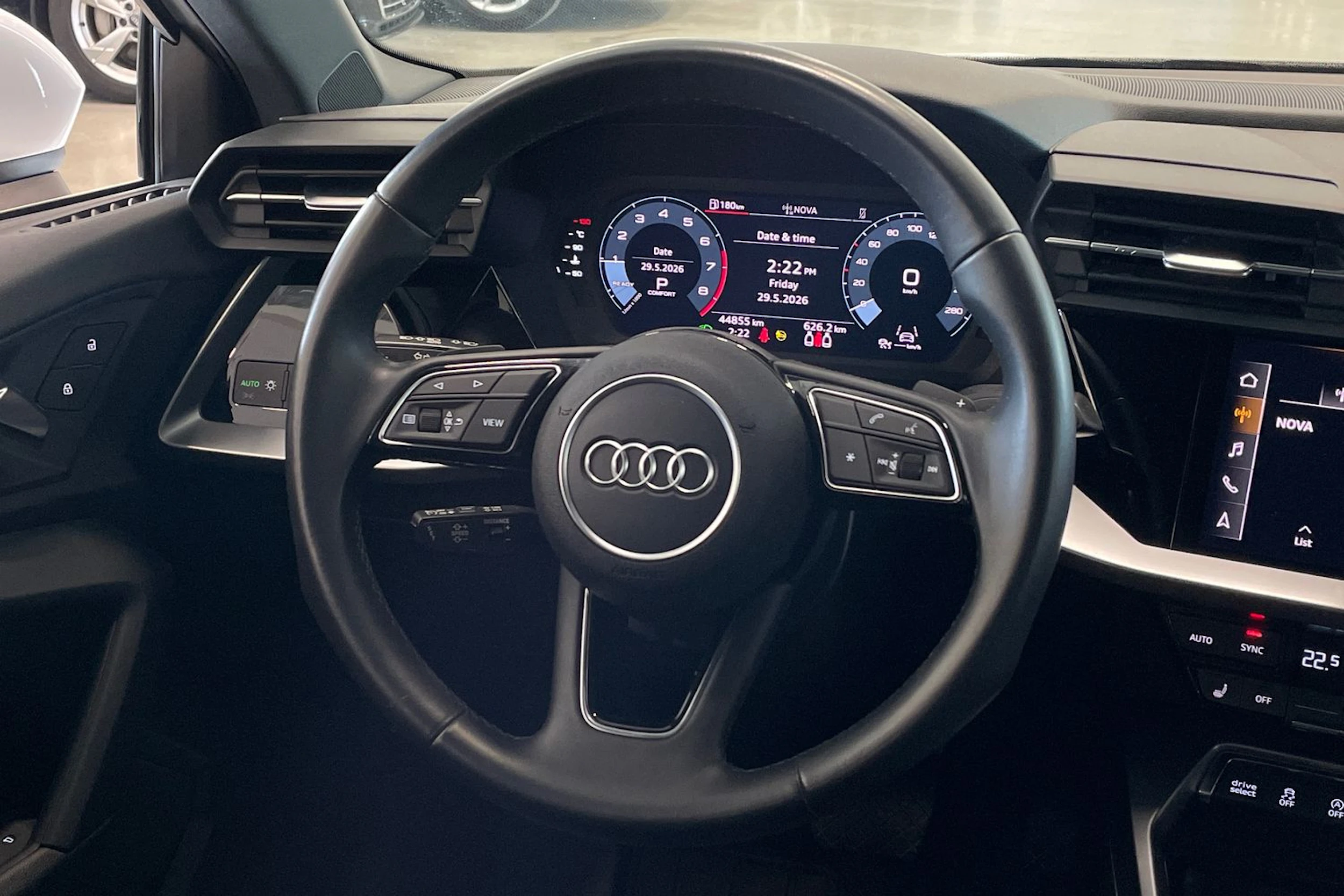 valkoinen Audi A3 2022 kuva 16.