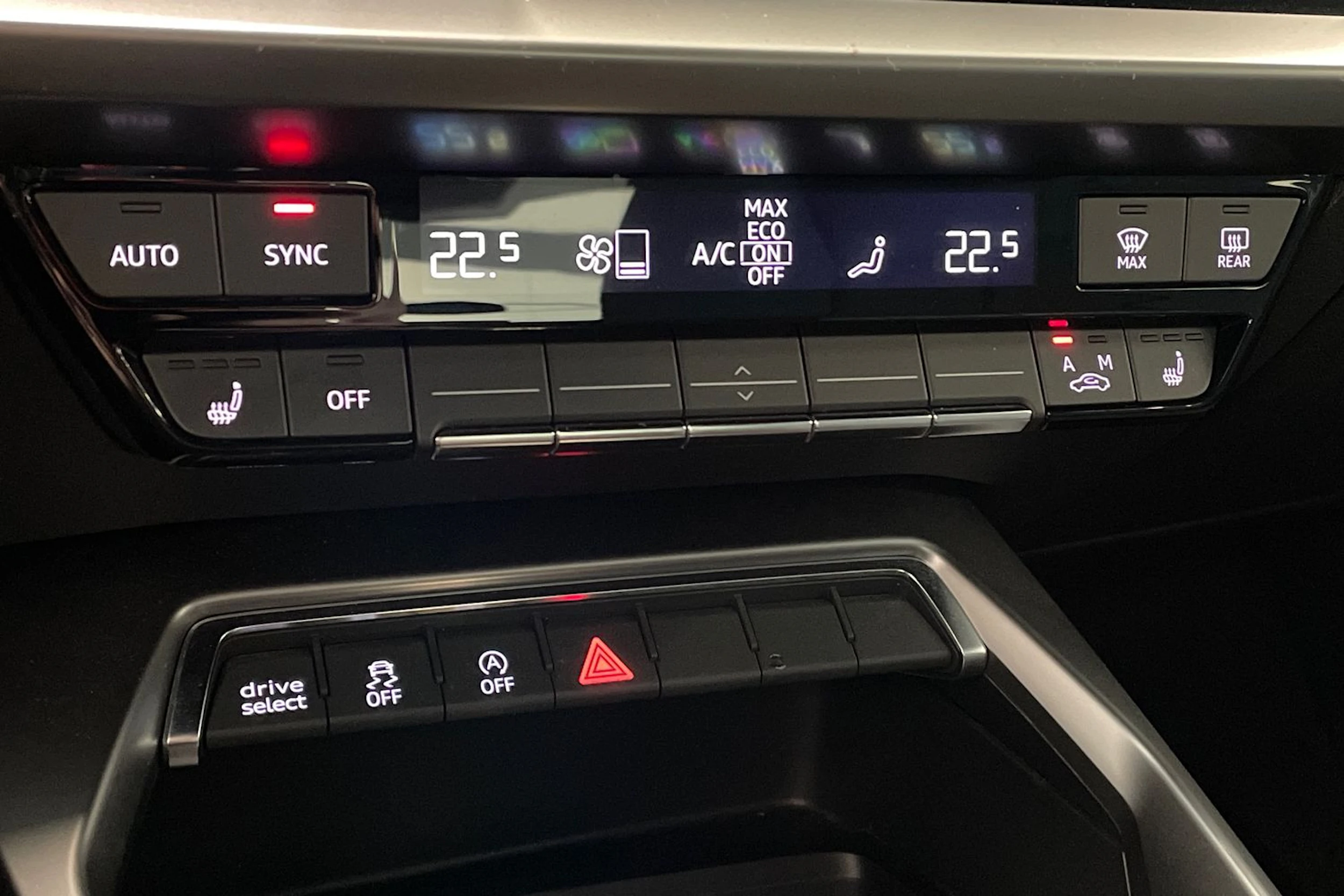 valkoinen Audi A3 2022 kuva 28.