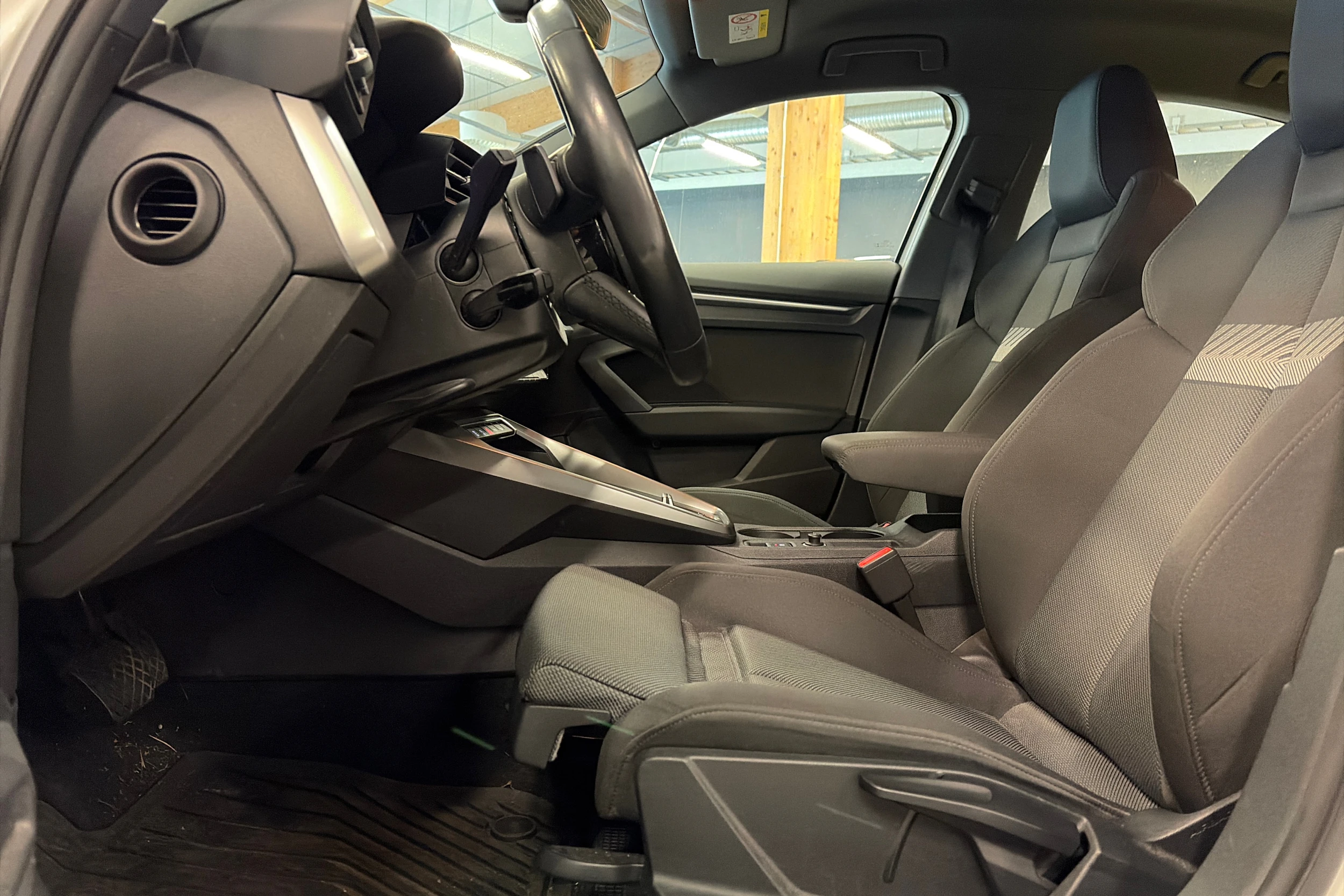 valkoinen Audi A3 2022 kuva 4.