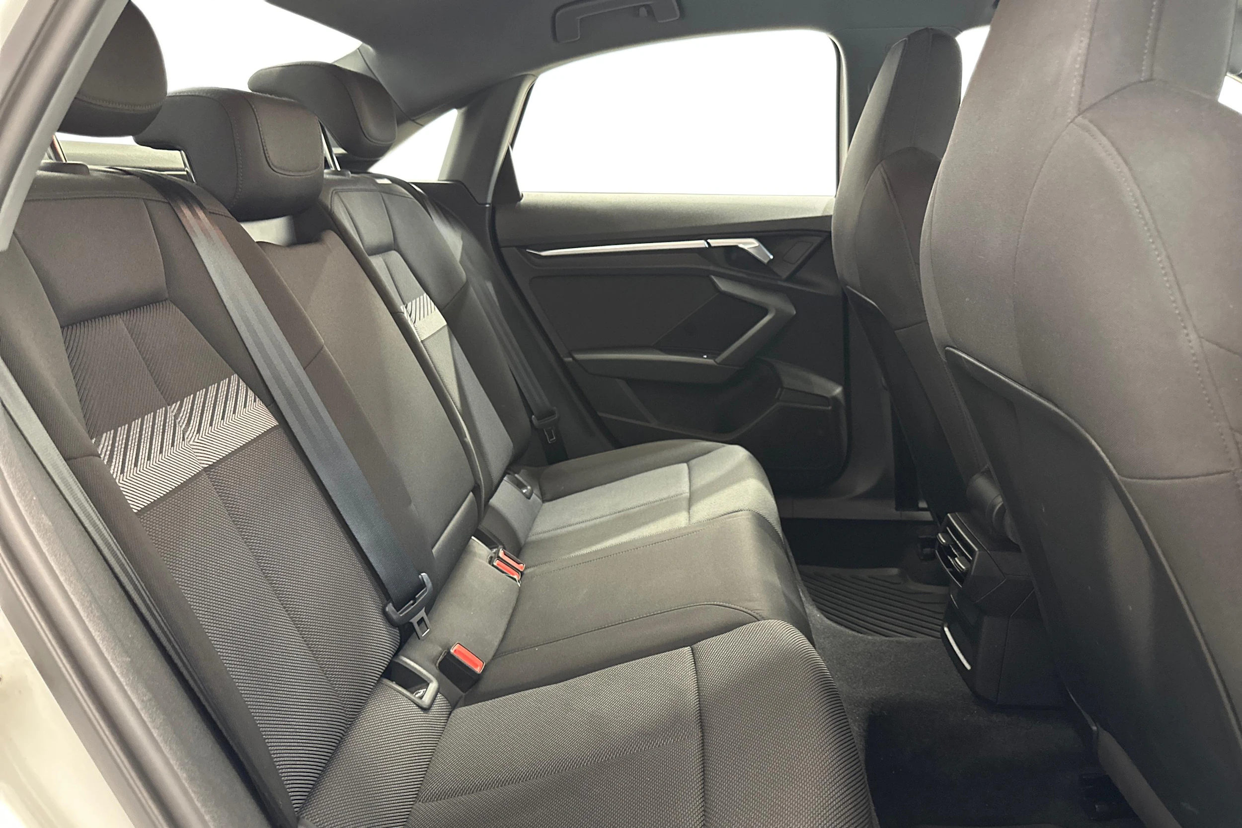 valkoinen Audi A3 2022 kuva 9.