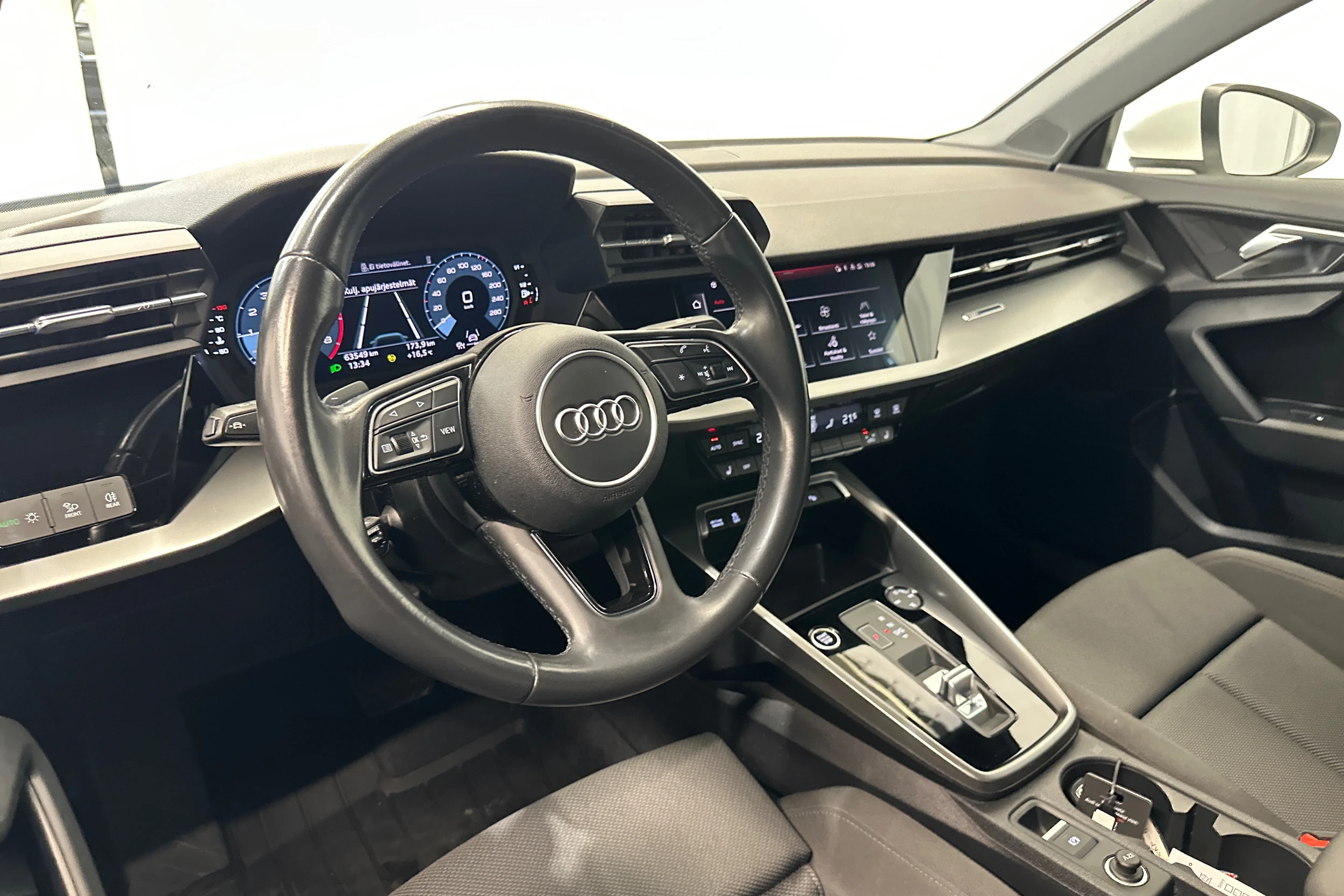 valkoinen Audi A3 2022 kuva 10.