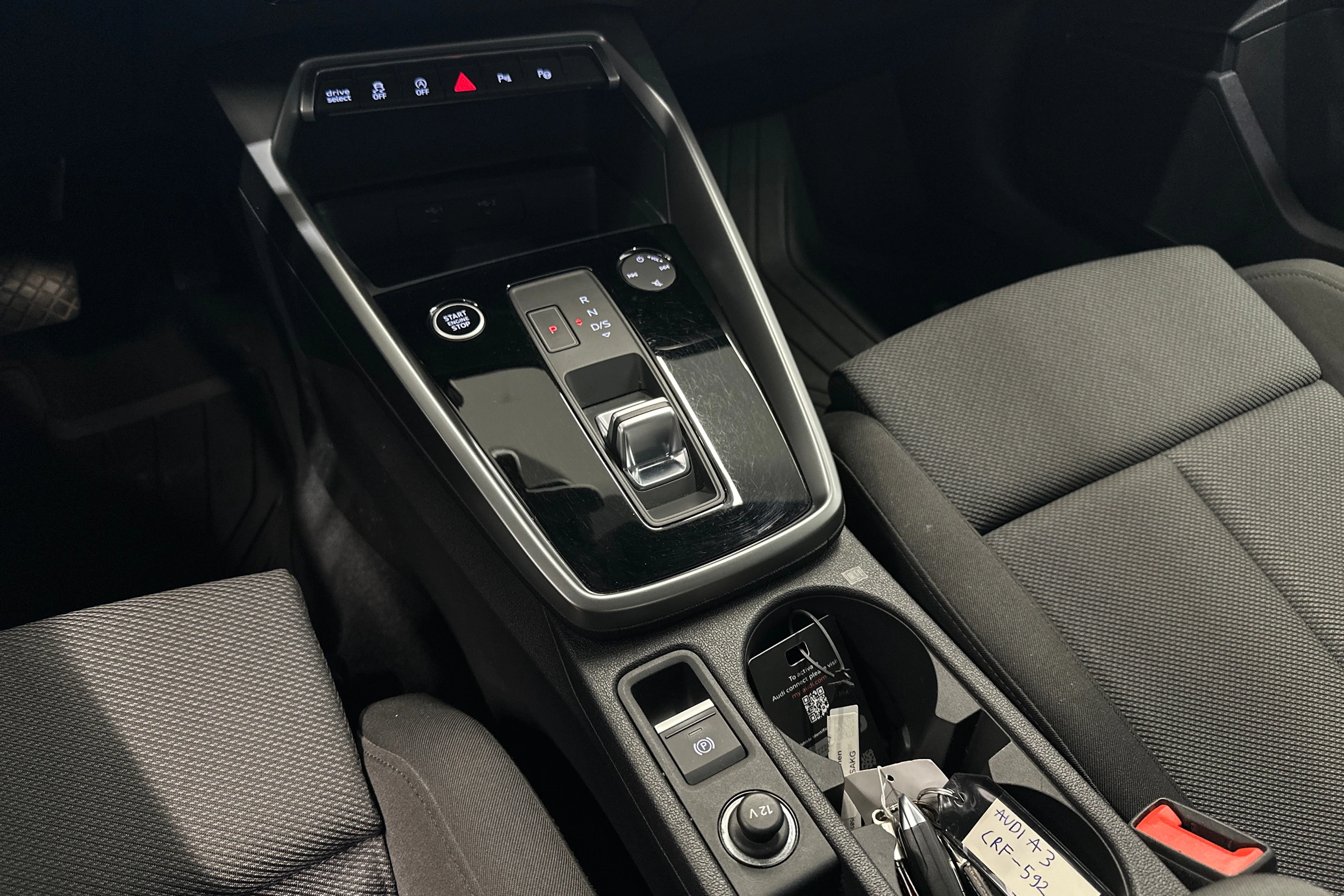 valkoinen Audi A3 2022 kuva 16.