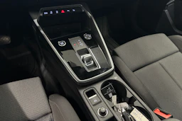 valkoinen Audi A3 2022 kuva 16.