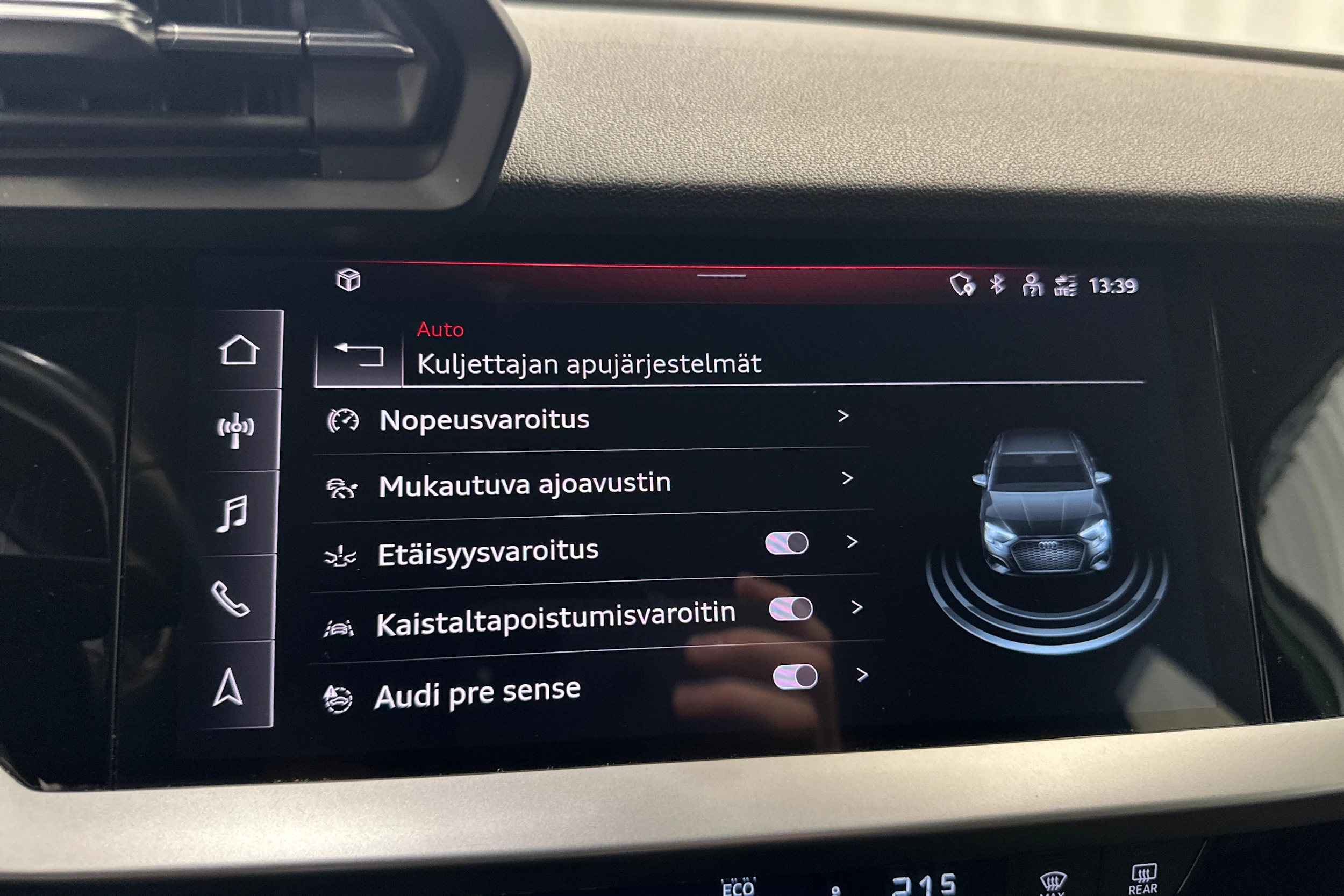 valkoinen Audi A3 2022 kuva 19.