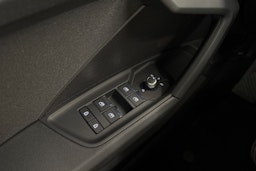 met. punainen Audi A3 2022 kuva 18.