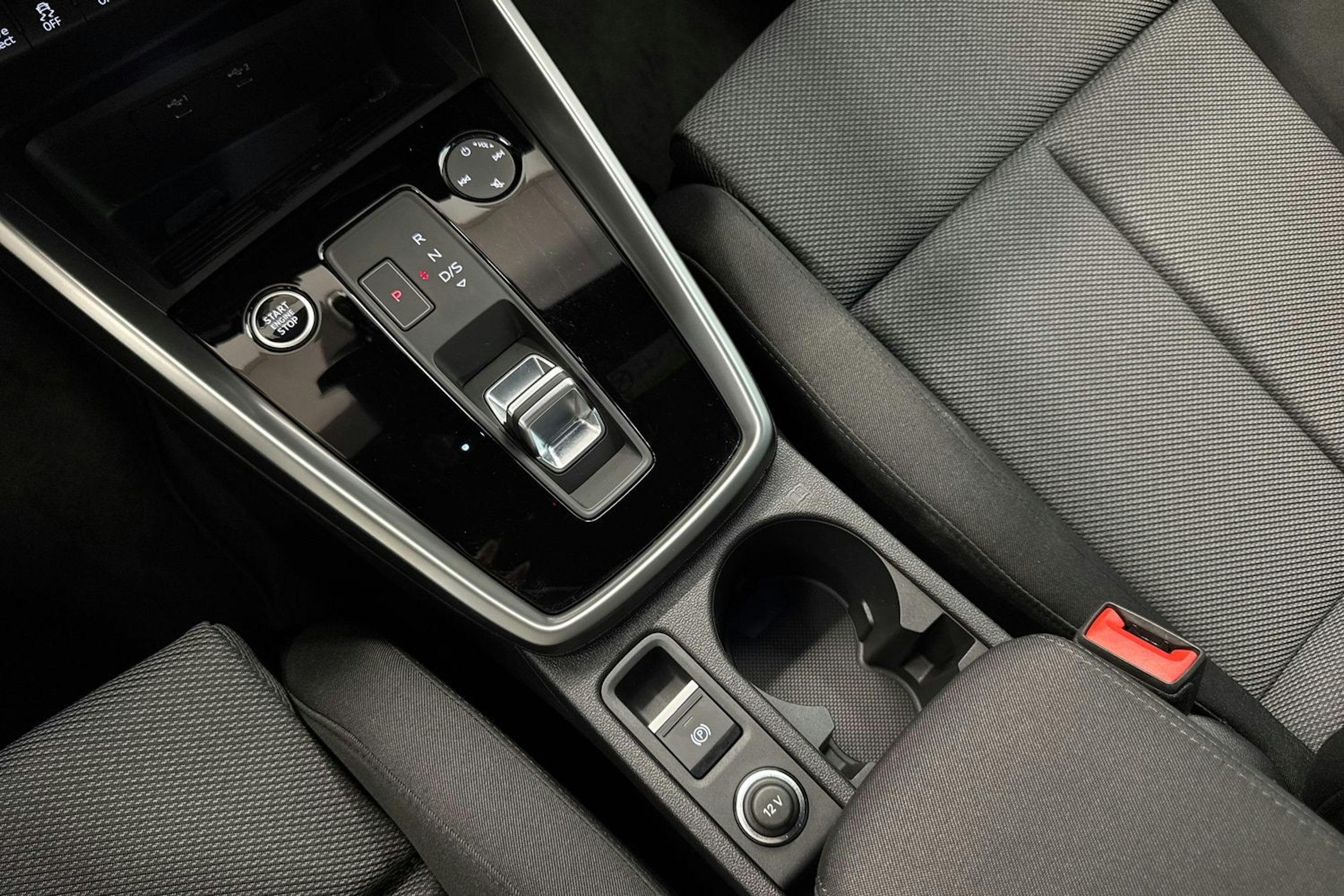 met. punainen Audi A3 2022 kuva 19.