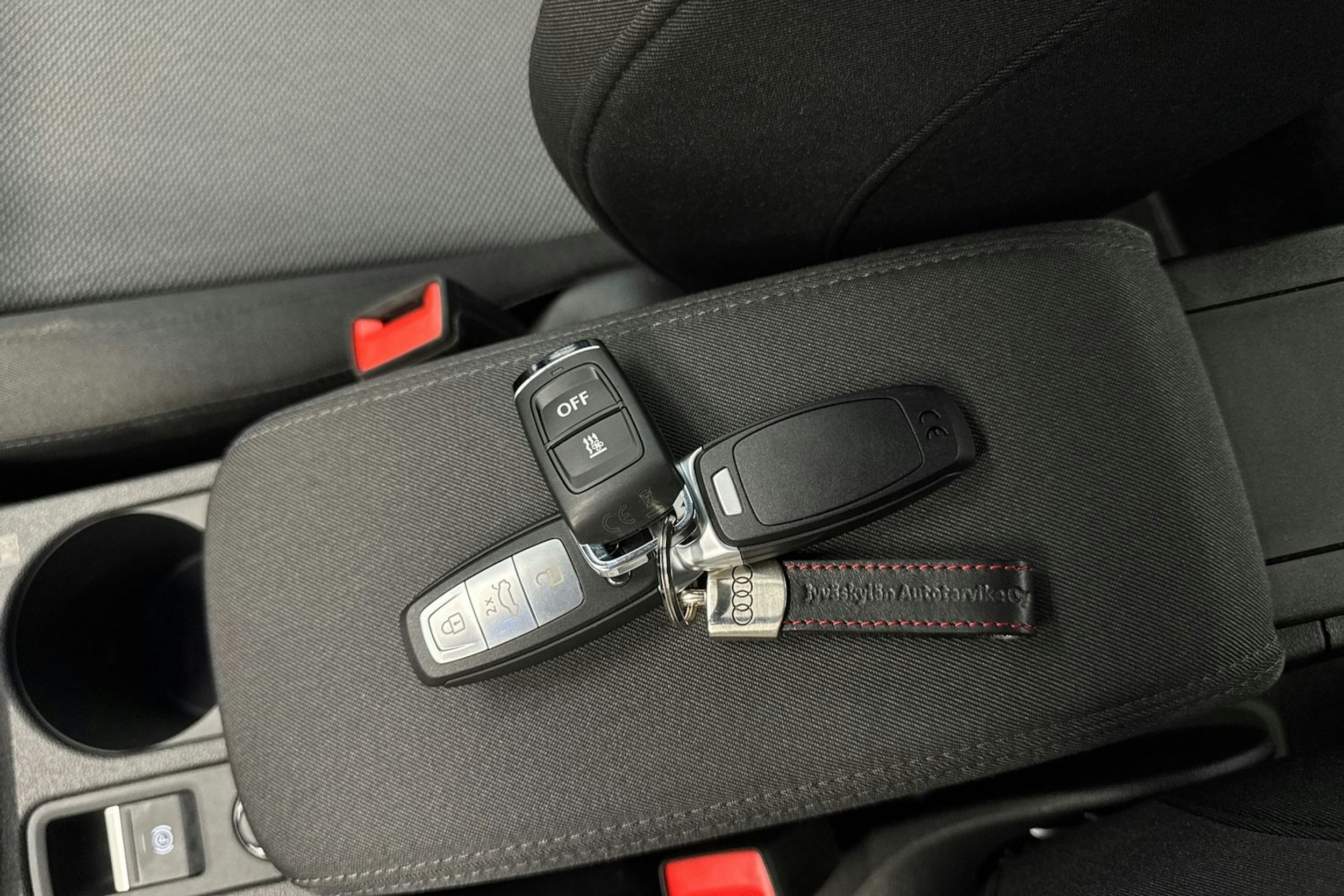 met. punainen Audi A3 2022 kuva 26.