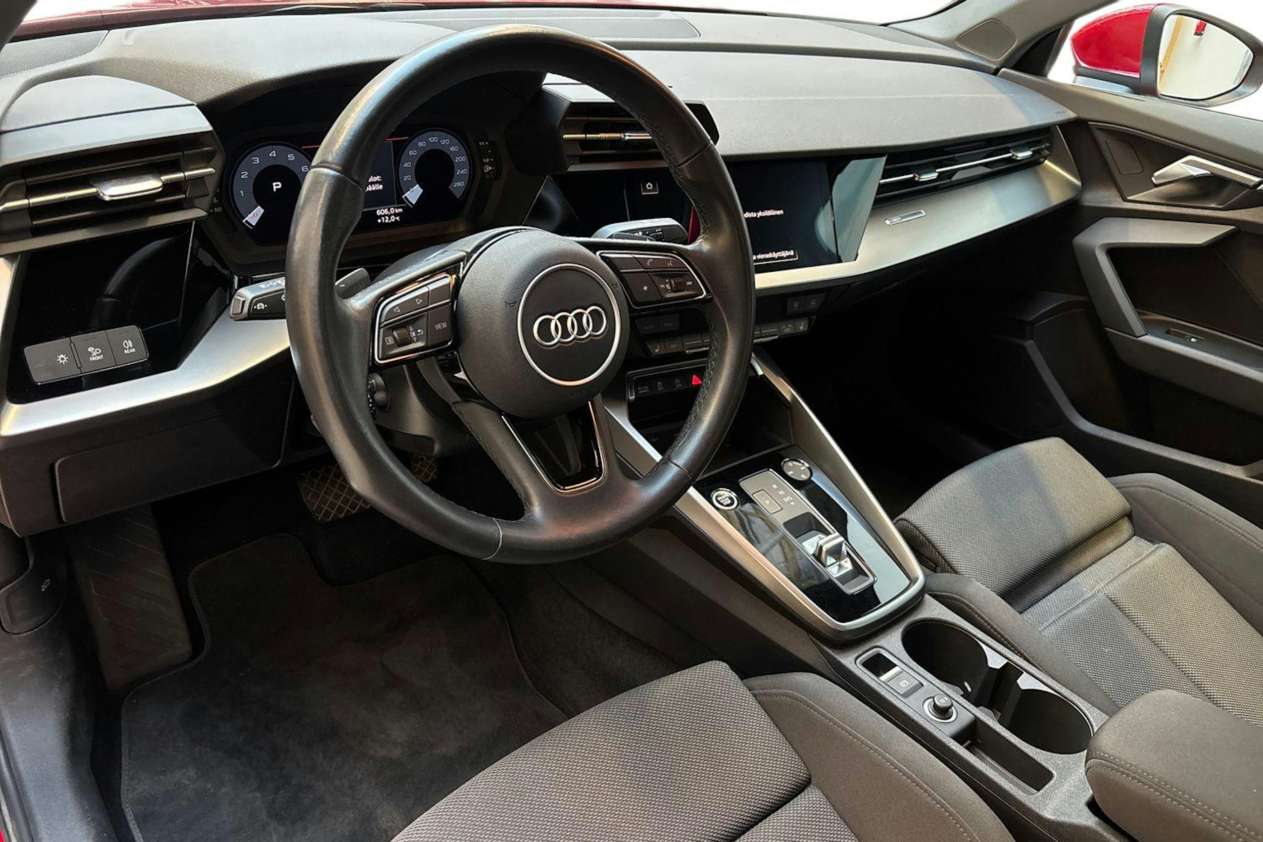 punainen Audi A3 2022 kuva 7.