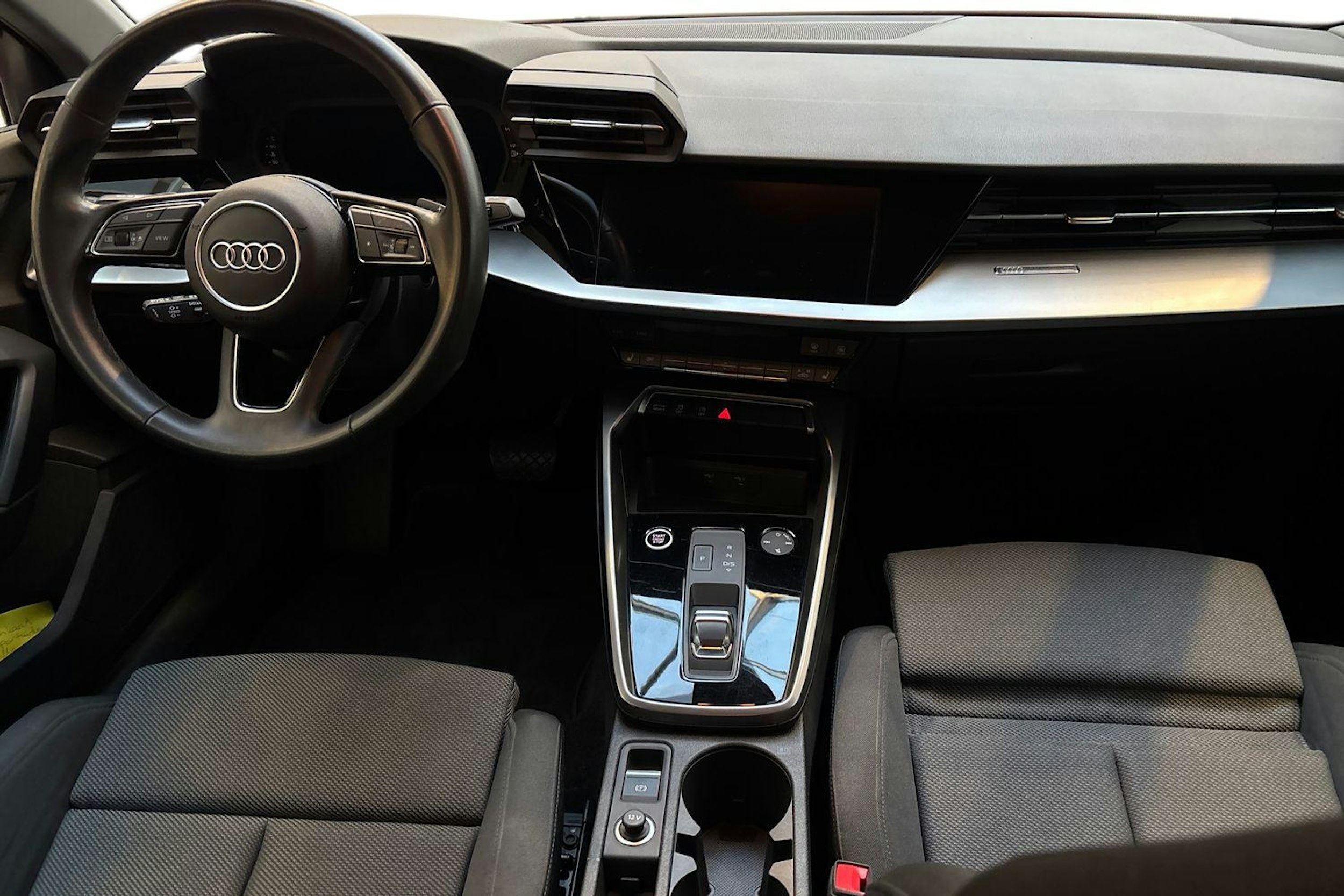 punainen Audi A3 2022 kuva 9.