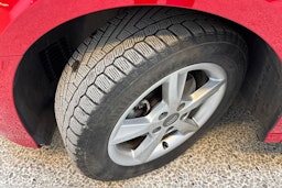 punainen Audi A3 2022 kuva 13.