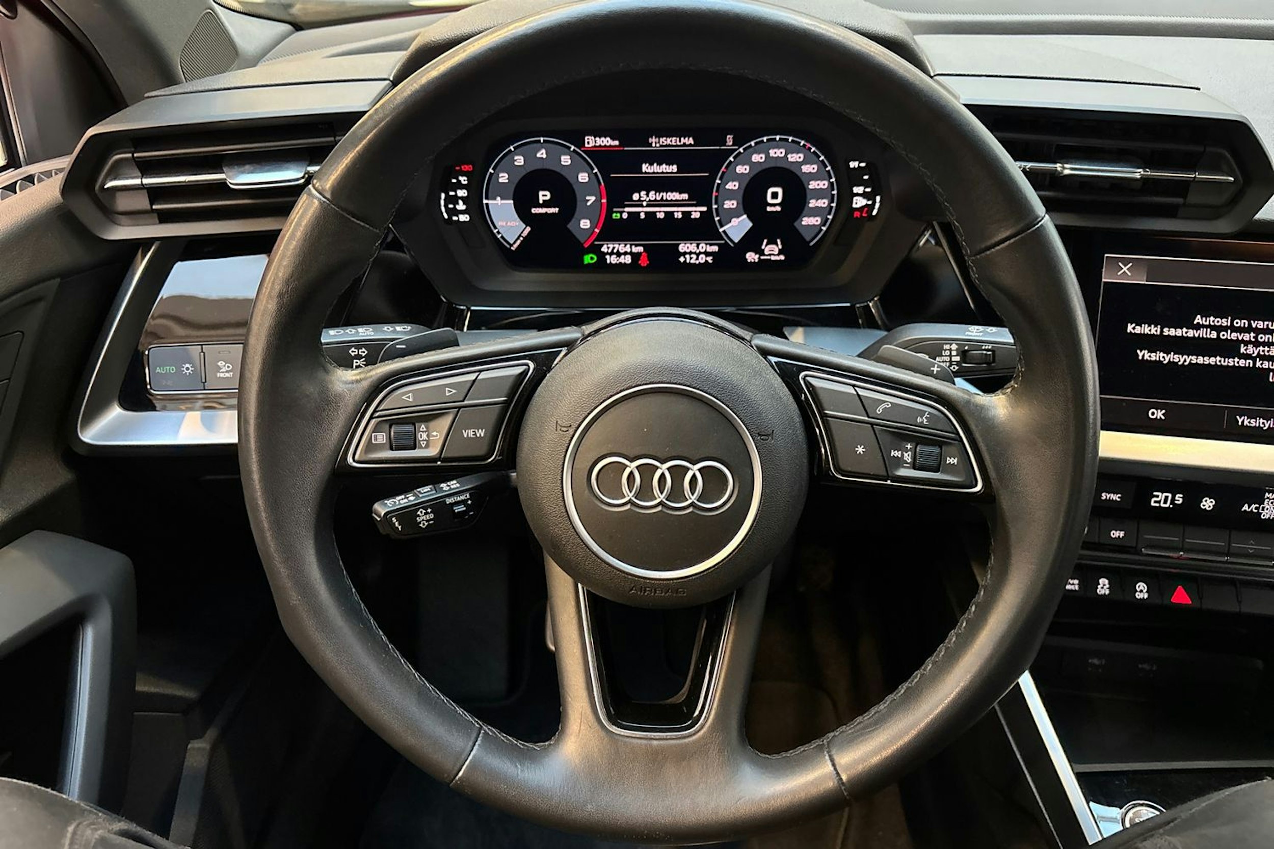 punainen Audi A3 2022 kuva 17.