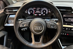 punainen Audi A3 2022 kuva 17.