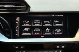 punainen Audi A3 2022 kuva 19.