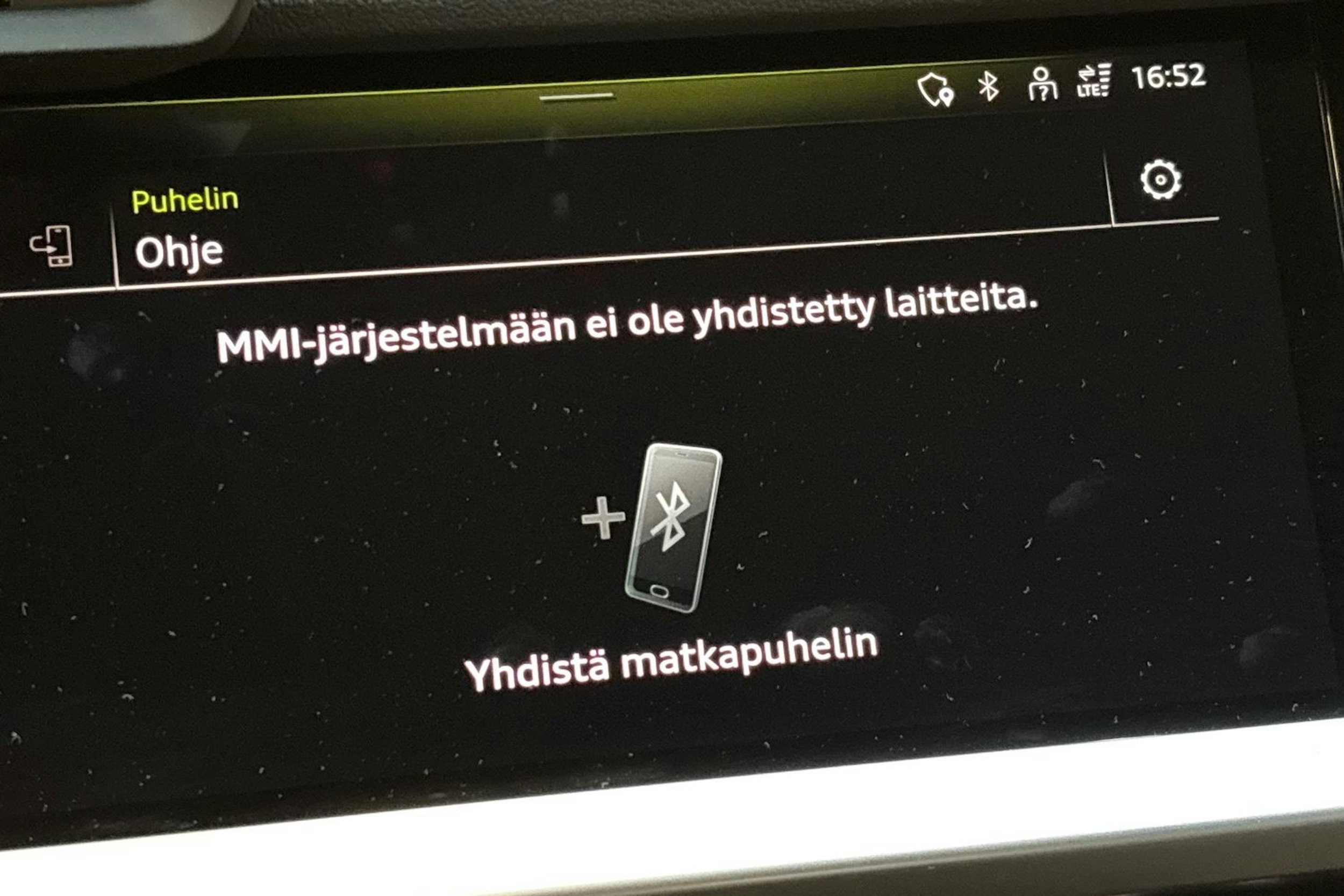 punainen Audi A3 2022 kuva 21.