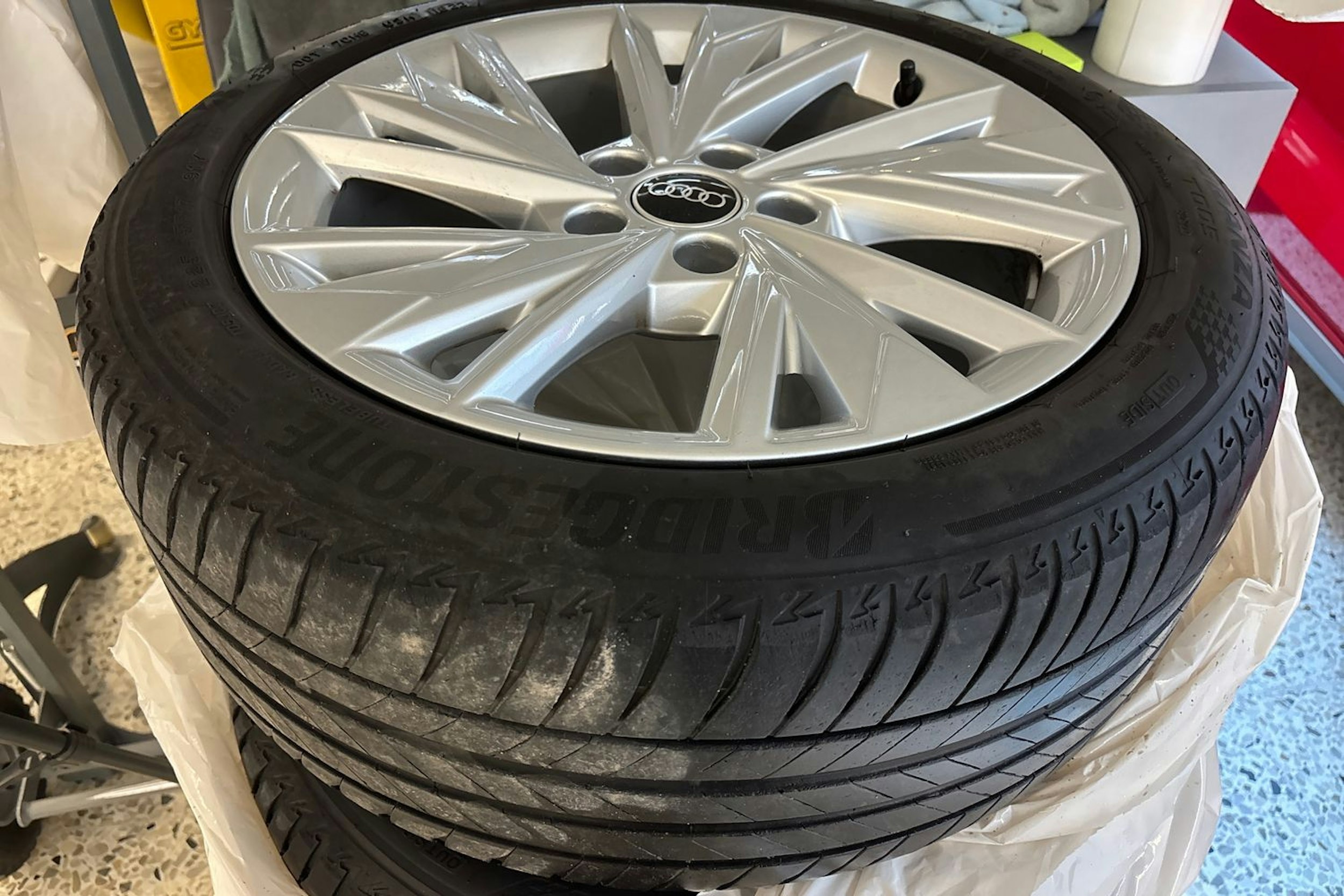 punainen Audi A3 2022 kuva 26.